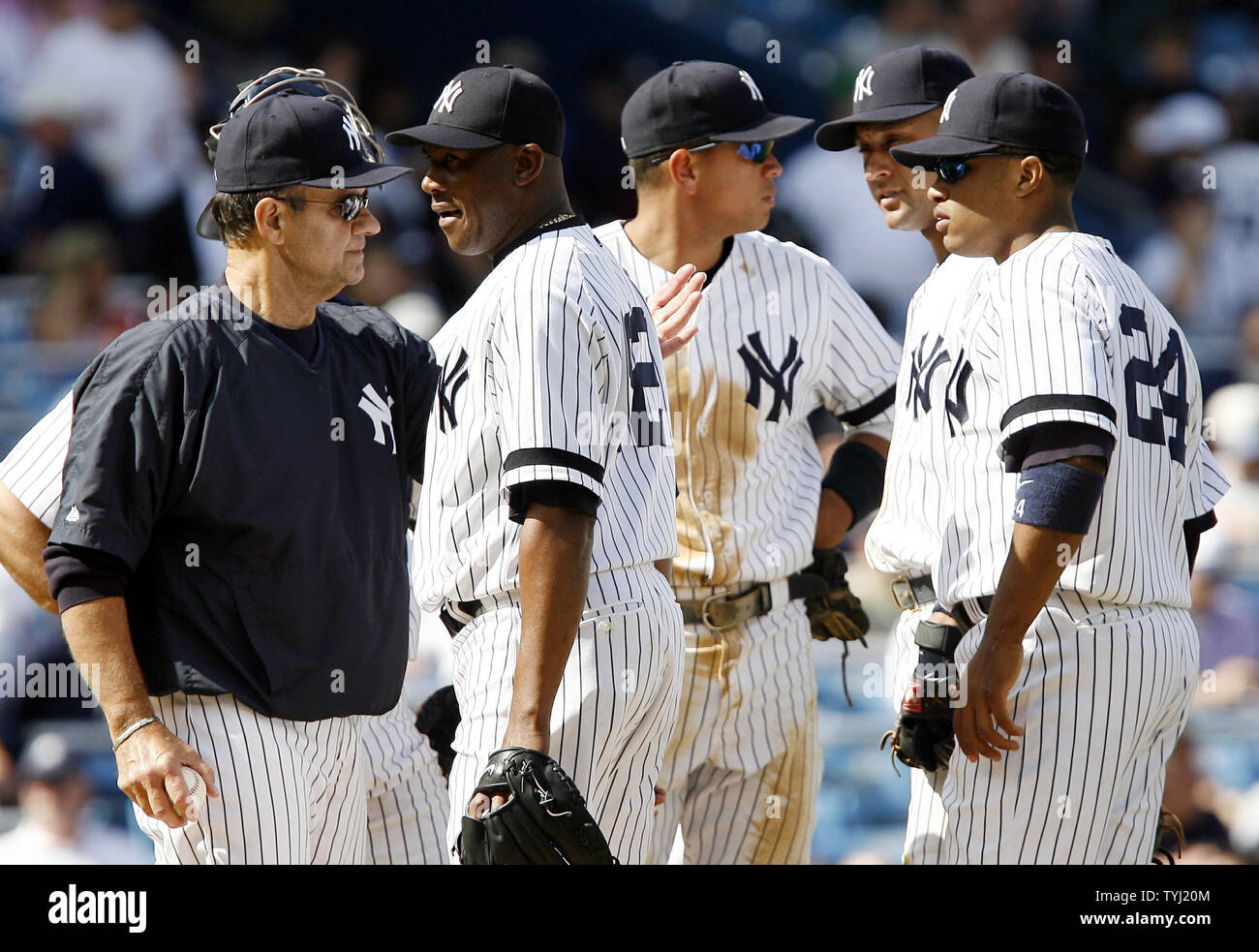 Derek Jeter and Alex Rodriguez pose for a photo during MTVs Eight News  Photo - Getty Images