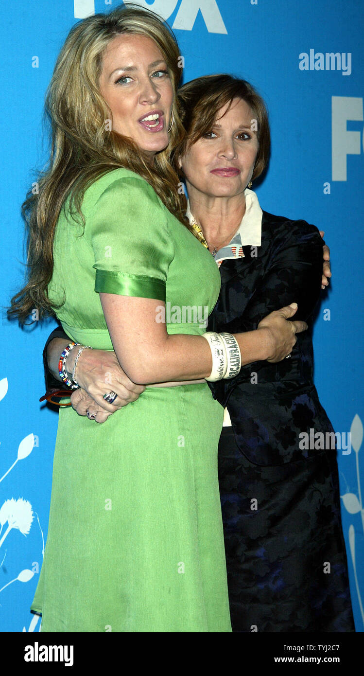 Joely fisher and carrie fisher hi res stock photography and images Alamy