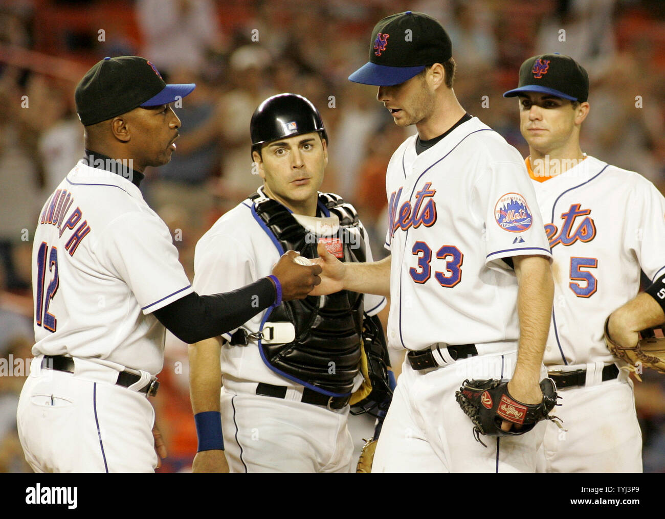 New York Mets' manager Willie Randolph (L) takes the ball from starting pitcher John Maine (33) as catcher Paul Lo Duca and third baseman David Wright (R) look on in the seventh inning of their game against the Minnesota Twins during the first game of their inter-league series at Shea Stadium on June 18, 2007 in New York. (UPI Photo/Monika Graff) Stock Photo