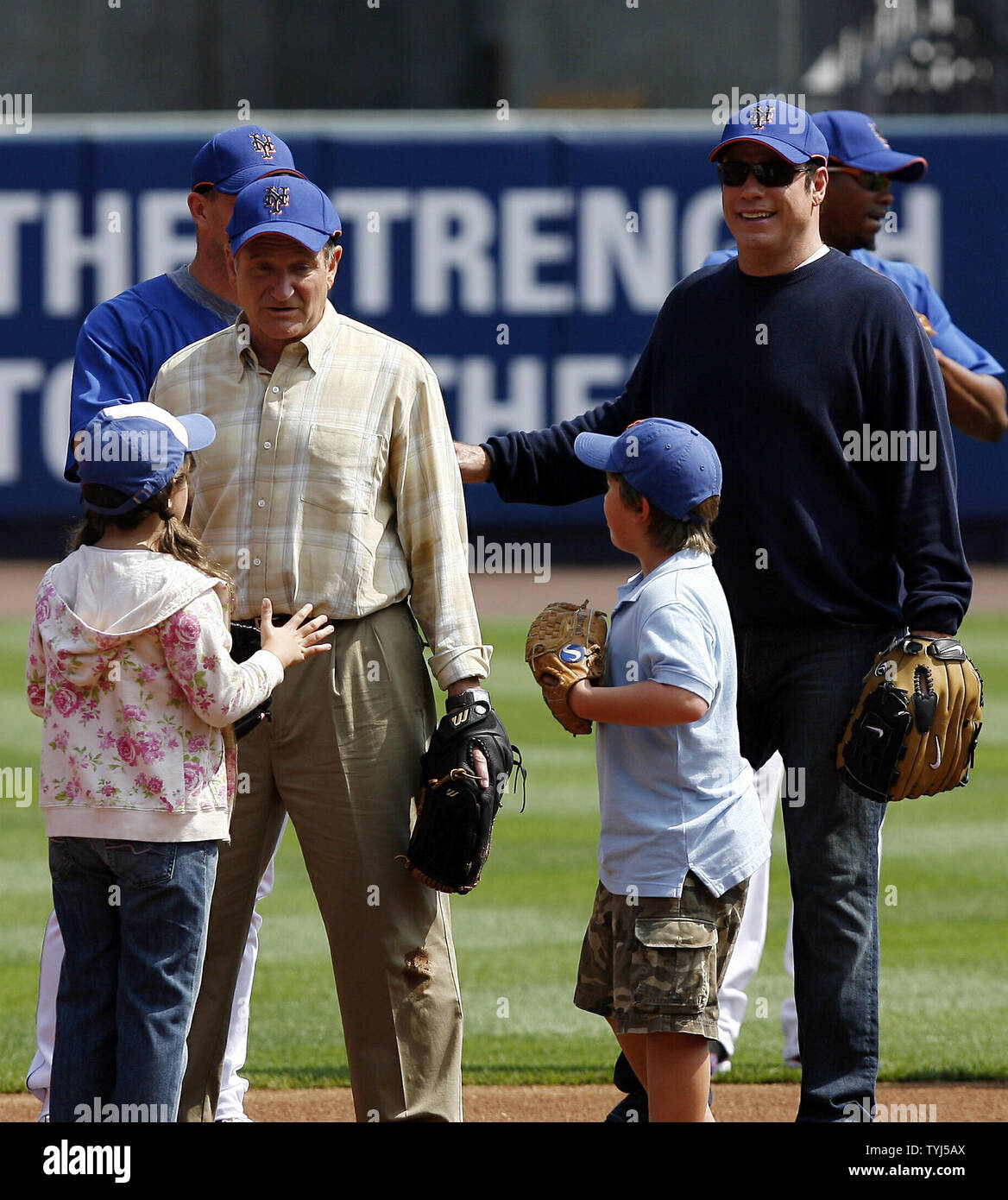 (L-R) Ella Travolta, Robin Williams, Connor Rayburn, and John Travolta,stand in the infield on the set of the movie 'Old Dogs' at Shea Stadium in New York City on July 26, 2007.  (UPI Photo/John Angelillo) Stock Photo