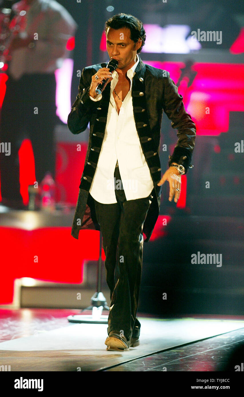 Stephen Tyler and Aerosmith perform at Trump Taj Mahal Hotel & Casino in  Atlantic City, New Jersey on August 8, 2004. (UPI Photo/Laura Cavanaugh  Stock Photo - Alamy