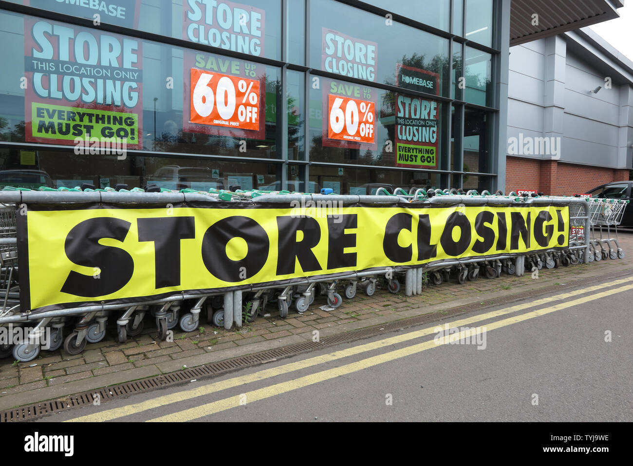 Store Closing sign at Homebase, Market Drayton, Shropshire Stock Photo