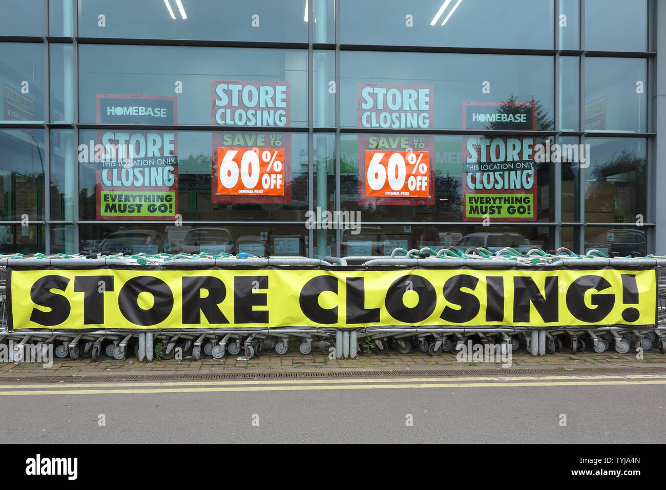 Store Closing sign at Homebase, Market Drayton, Shropshire Stock Photo