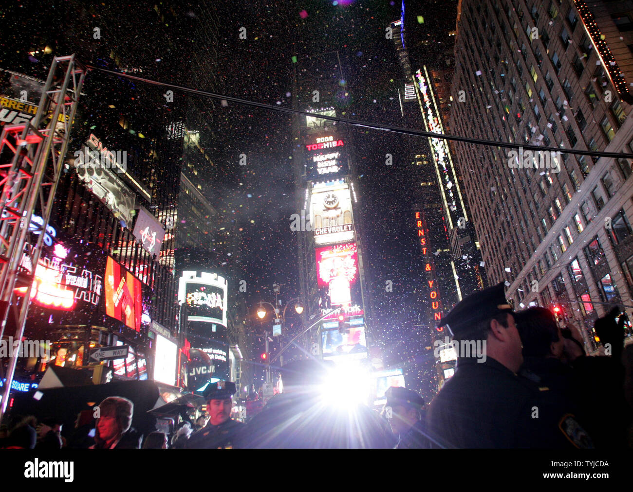 Confetti rains down at the stoke of midnight on the hundreds of thousands of revelers  gathered in Times Square to celebrate New Year's Eve on January 1, 2008 in New York. (UPI Photo/Monika Graff). Stock Photo