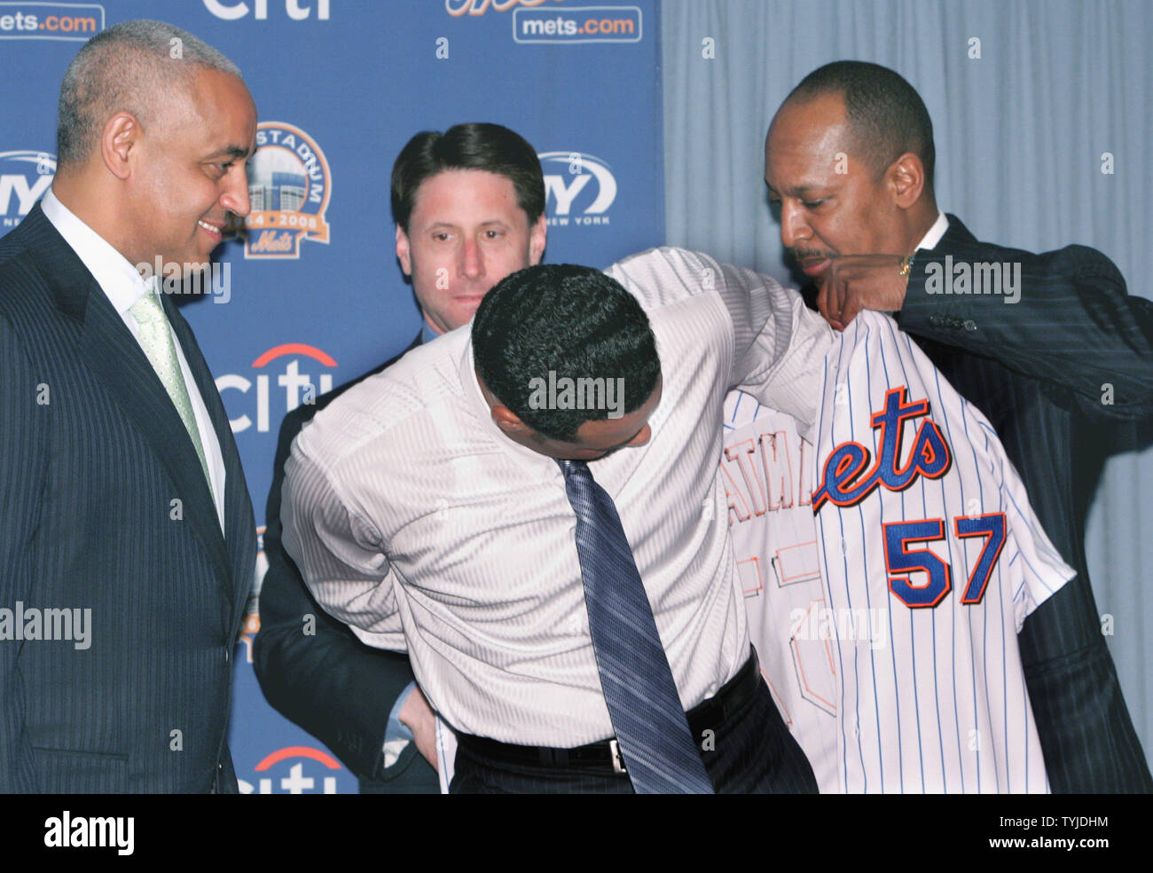 2008 Johan Santana New York Mets Jersey (Size XL)