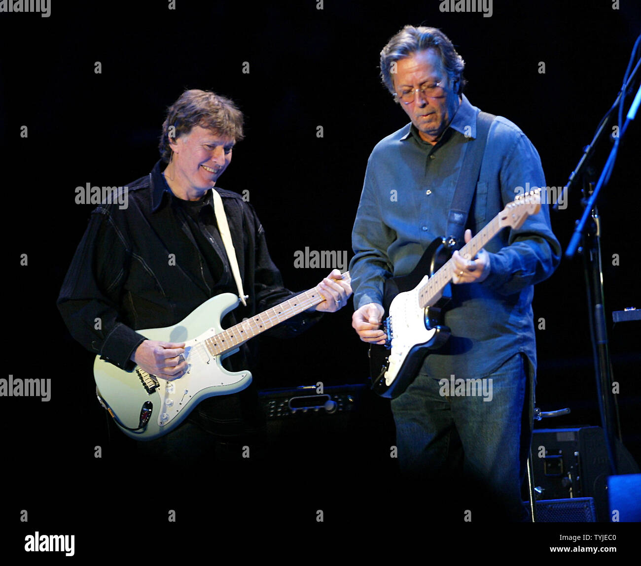 Steve Winwood (L) and Eric Clapton perform in concert at Madison Square Garden in New York on February 26, 2008. (UPI Photo/Laura Cavanaugh Stock Photo - Alamy Steve Winwood (L) and Eric Clapton perform in concert at Madison Square Garden in New York on February 26, 2008. (UPI Photo/Laura Cavanaugh Stock Photo - Alamy