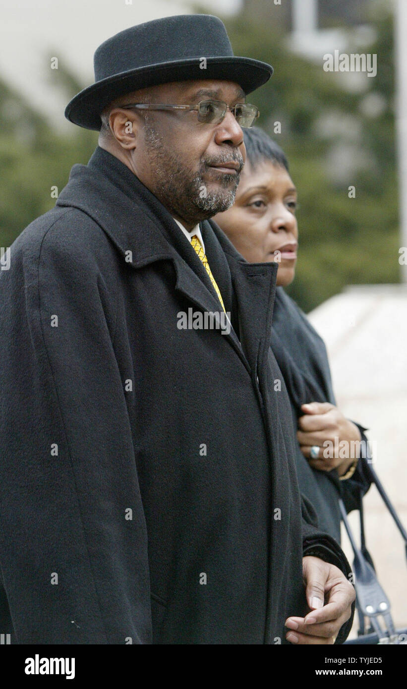 William and Valerie Bell, parents of police shooting victim Sean Bell, arrive at Queens Criminal Court where three New York City police officers are on trial for the death of their son, in the borough of Queens in New York on February 26, 2008. William Bell is to take the stand today during the jury-less trial for the shooting that took place in 2006. (UPI photo/Monika Graff) Stock Photo
