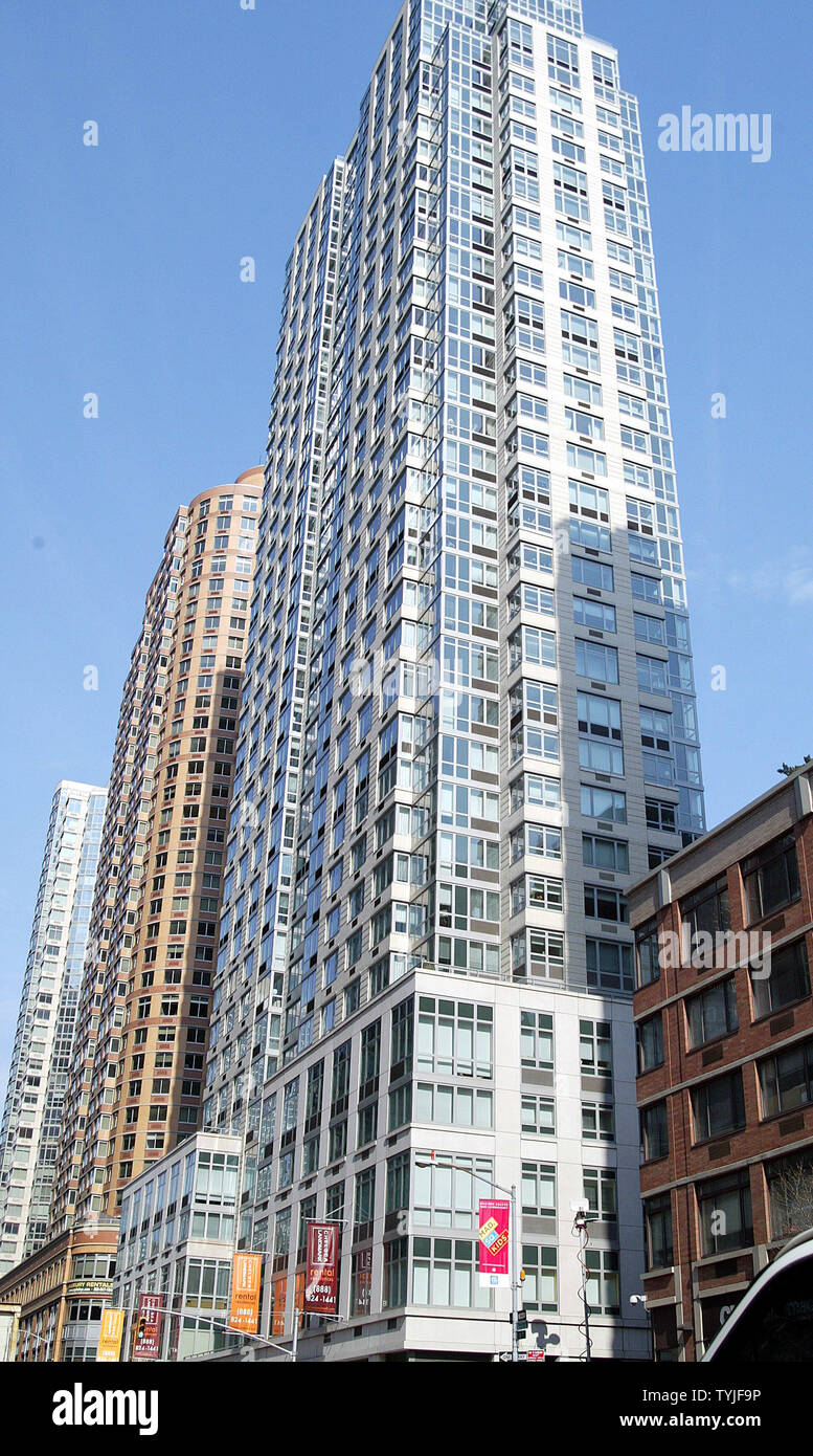 The Exterior of the Chelsea Landmark building on W. 25th Street is pictured in New York on March 13, 2008. The building is where Ashley Alexandra Dupre, aka 'Kristen' lives, the last call girl to spend the night with New York Governor Eliot Spitzer before he was forced to resign amid an FBI probe into his involvement in a prostitution ring.   (UPI Photo/Laura Cavanaugh) Stock Photo