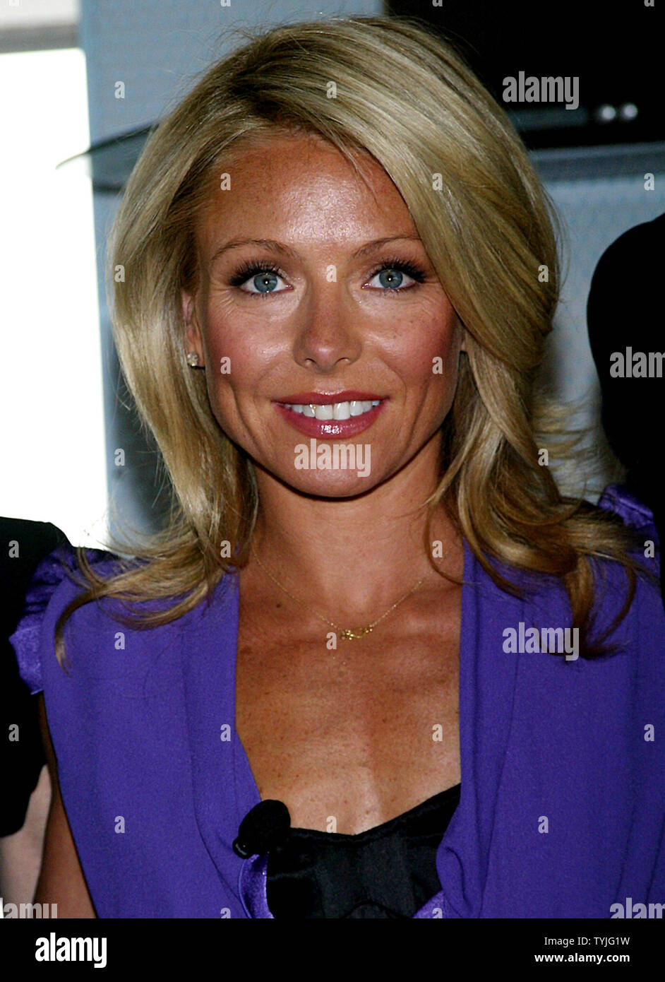Kelly Ripa arrives at the press conference announcing the launch of the new Electrolux collection of premium kitchen appliances and their joint efforts to raise funds for ovarian cancer research at the Glass Houses in New York on April 3, 2008.   (UPI Photo/Laura Cavanaugh) Stock Photo
