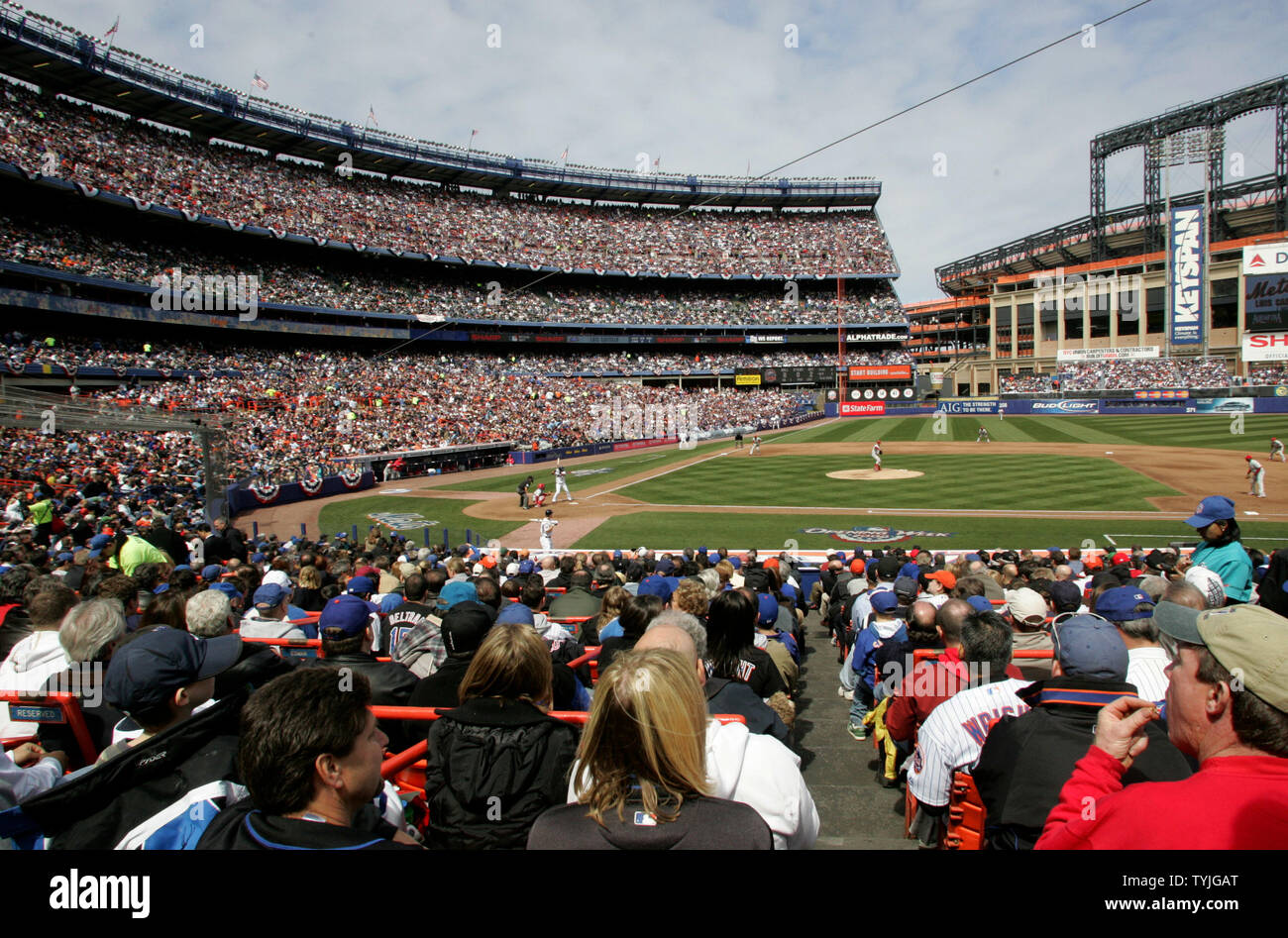 New York City: Shea Stadium, home of the New York Mets baseball team (left)  and Citifield, the team's new home Stock Photo - Alamy