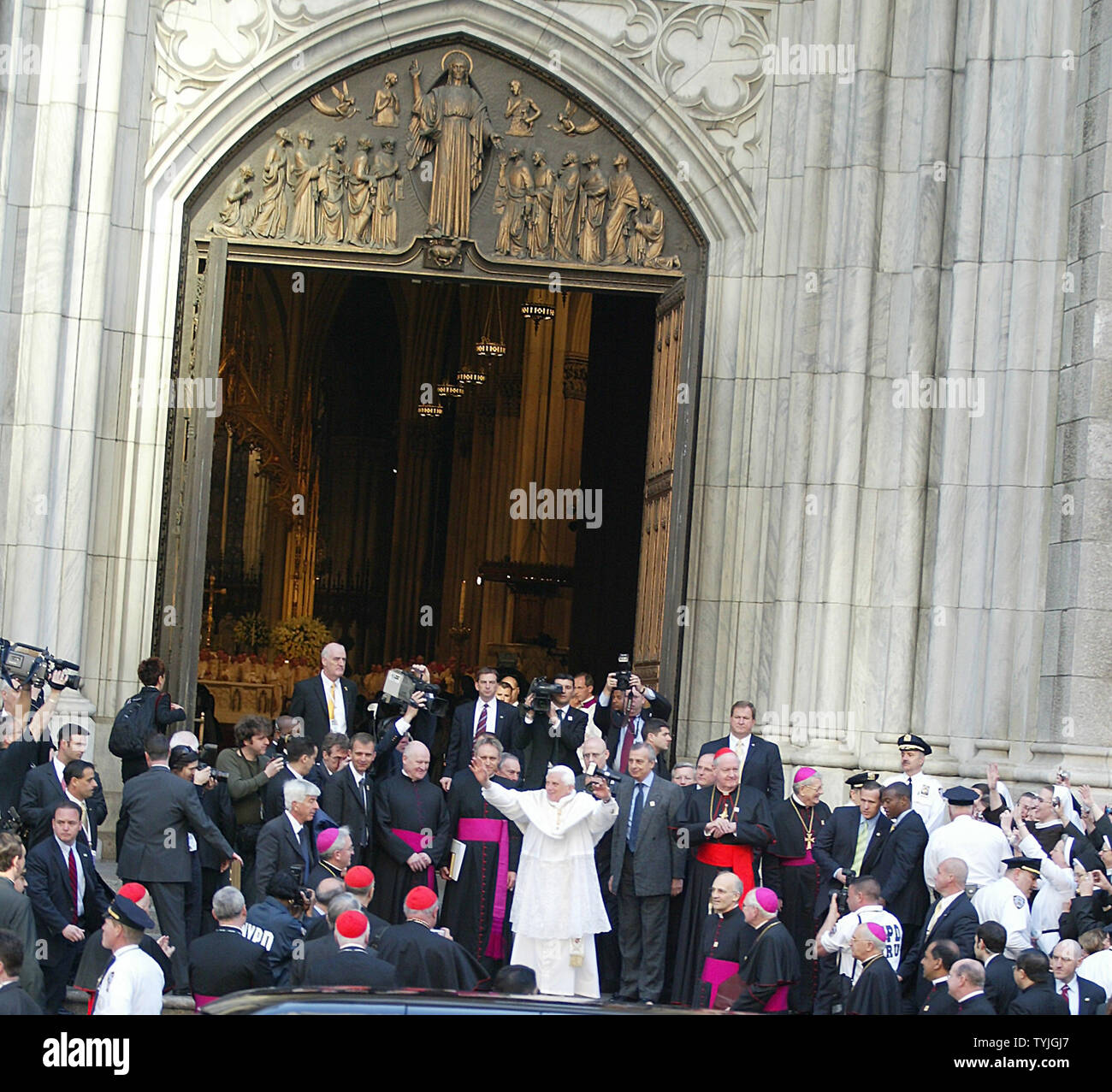 Pope Benedict XVI arrives to celebrate Mass at St. Patrick's Cathedral ...