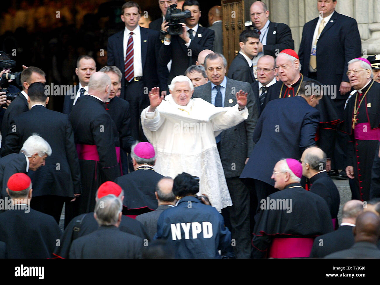 Pope Benedict XVI arrives to celebrate Mass at St. Patrick's Cathedral ...