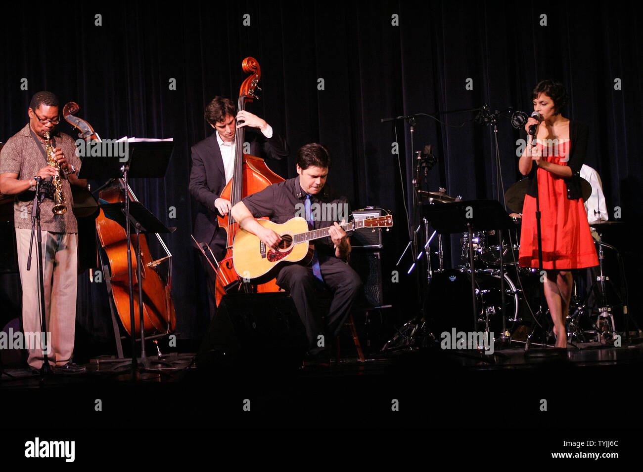 Ravi Coltrane (L), Seamus Blake (center, seated) and Norah Jones 