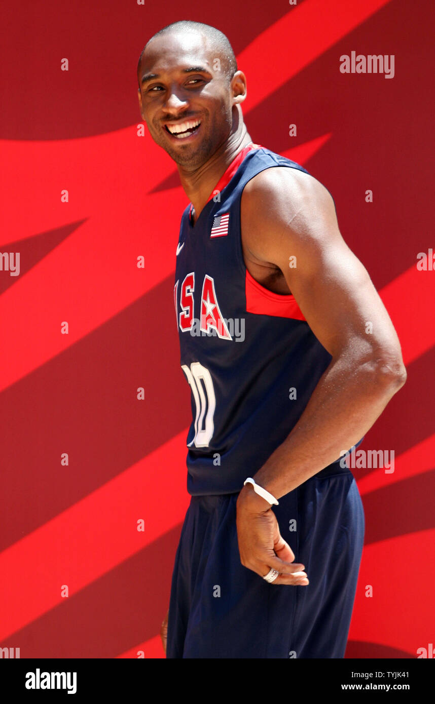 Kobe Bryant Smiles When The Olympic Usa Basketball Team Is Introduced At Rockefeller Center In New York City On June 30 08 Upi Photo John Angelillo Stock Photo Alamy