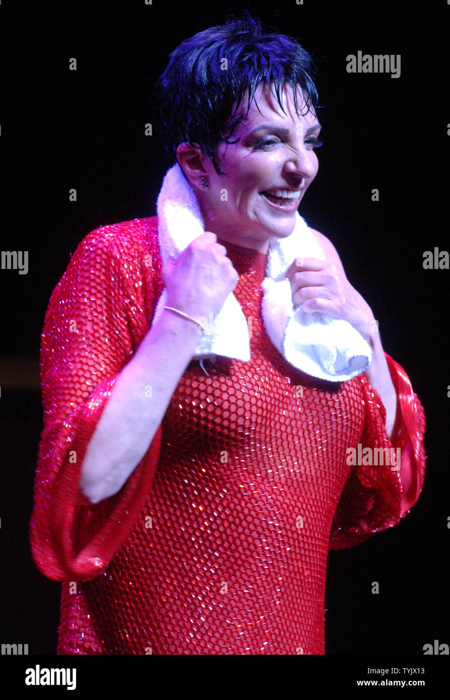 Actress-singer Liza Minnelli takes her Broadway opening night curtain ...