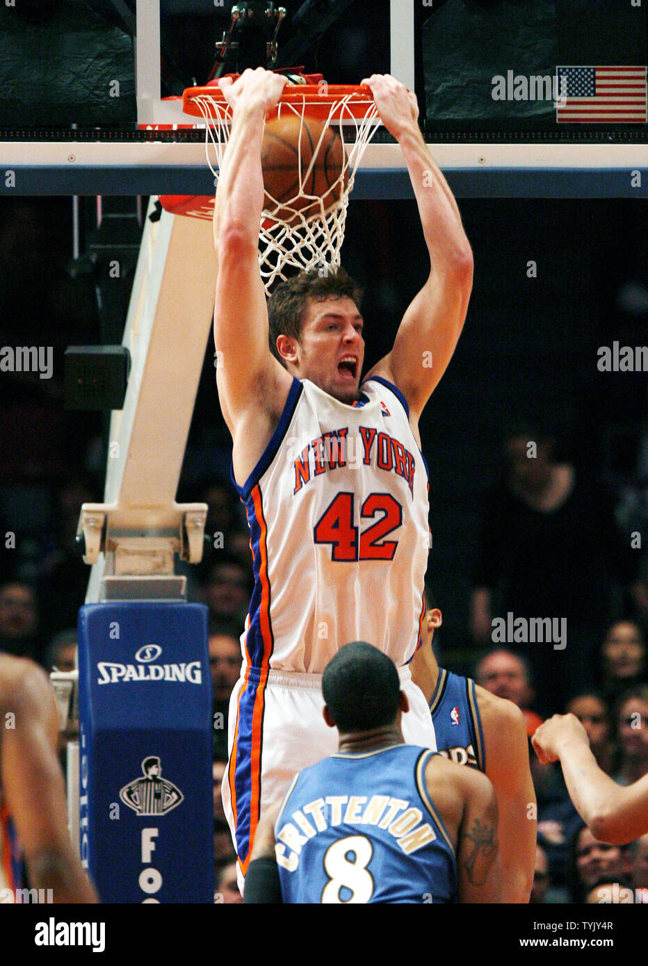 New York Knicks David Lee dunks in the second quarter against the