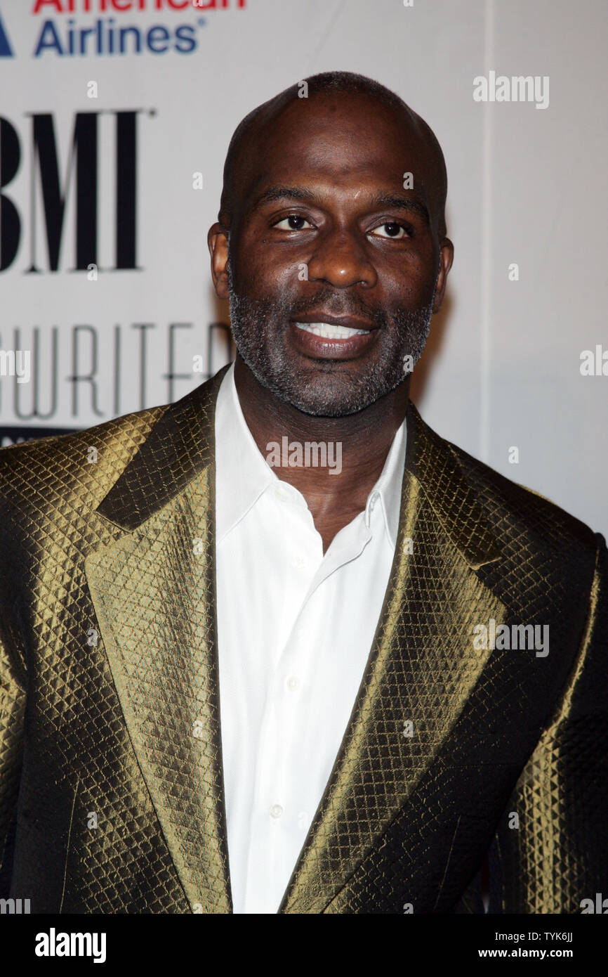 Bebe Winans arrives for the 2009 Songwriters Hall of Fame 40th ...