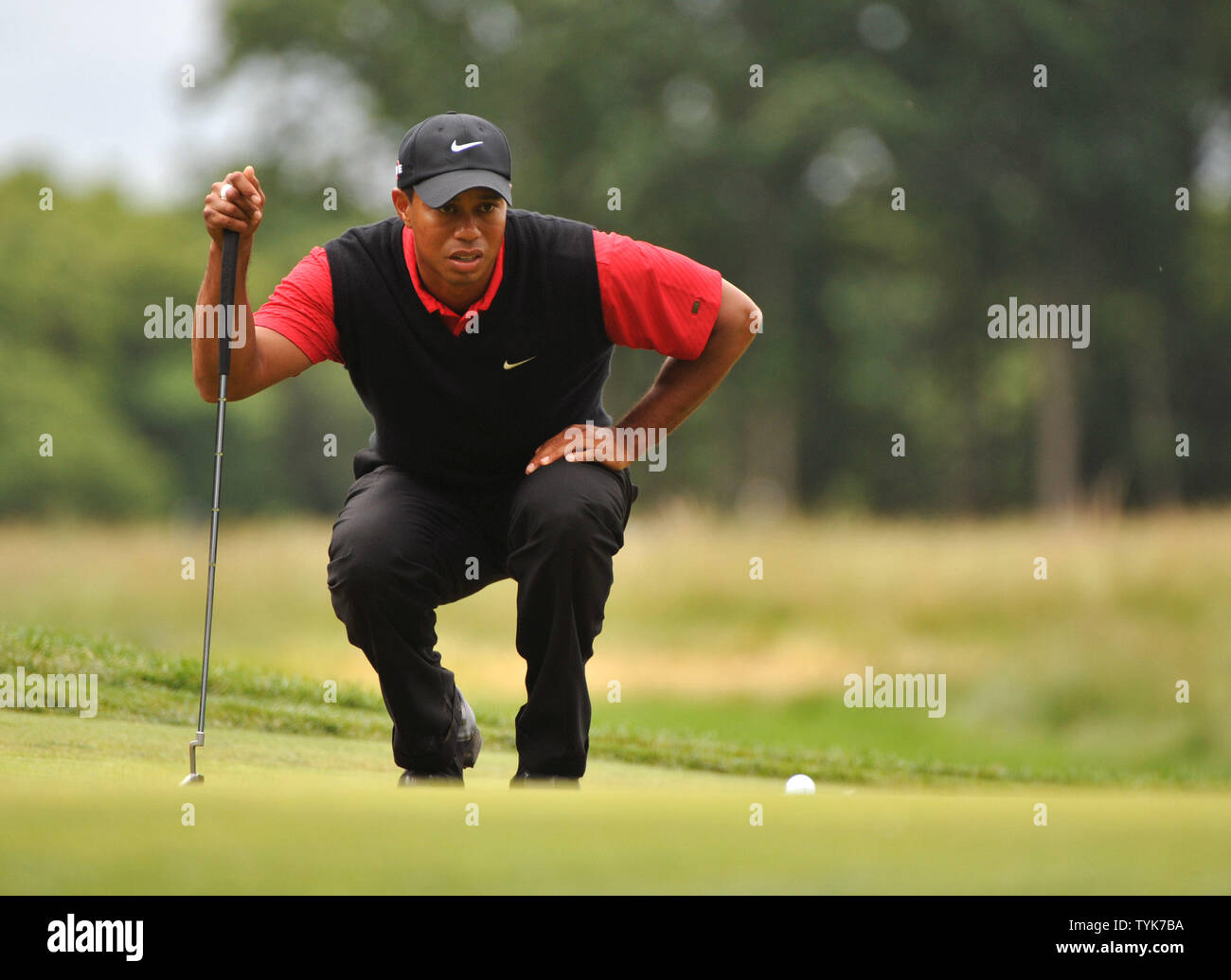 Tiger Woods lines up a putt on the 12th green during the final round of the U.S. Open at Bethpage Black in Farmingdale, New York on June 22, 2009. (UPI Photo/Kevin Dietsch) Stock Photo