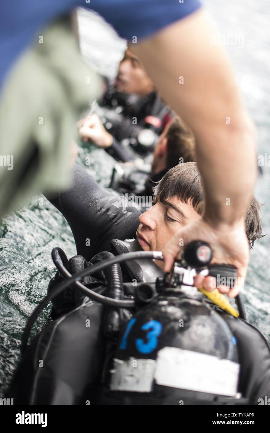 Lt. Scott Kendrick, assigned to Mobile Diving Salvage Unit (MDSU) 1