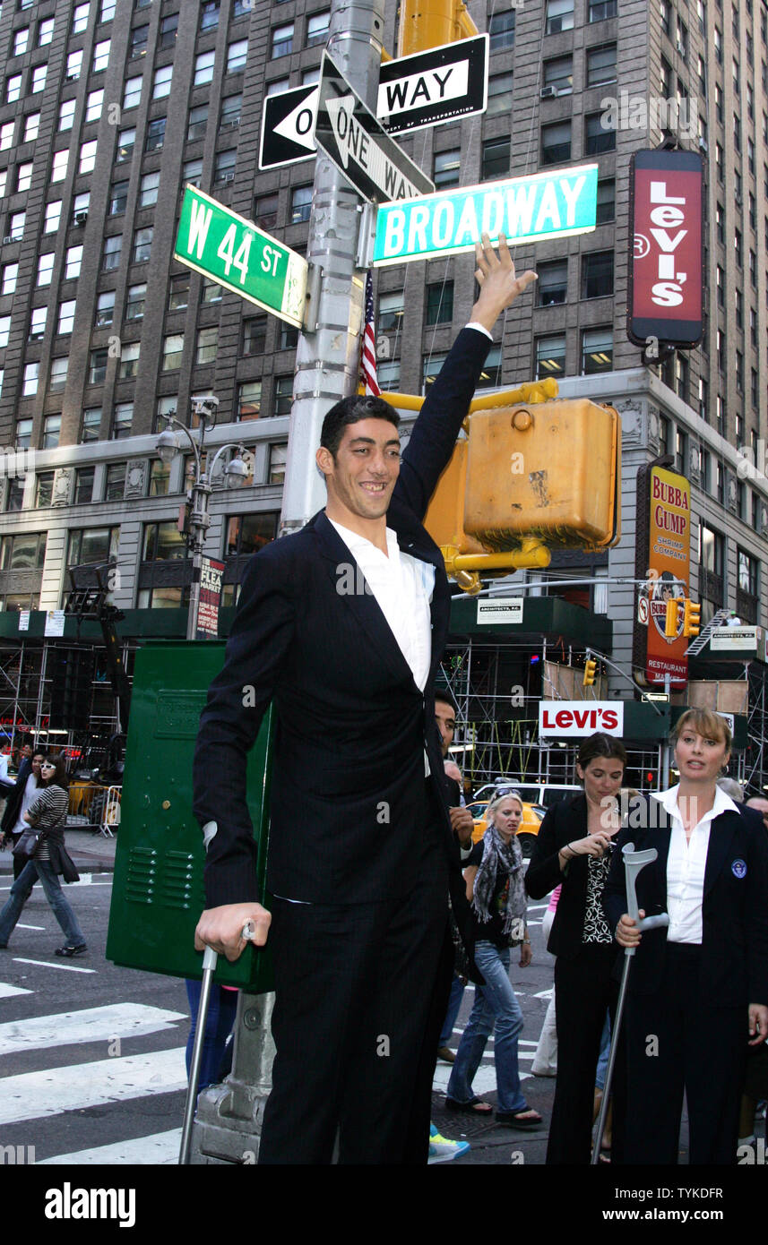 Sultan Kosen receives his official U.S. measurement to enter the Guinness Book of World Records as the tallest man in the world (8 feet, 1 inch tall) in Times Square in New York on September 21, 2009.       UPI/Laura Cavanaugh Stock Photo