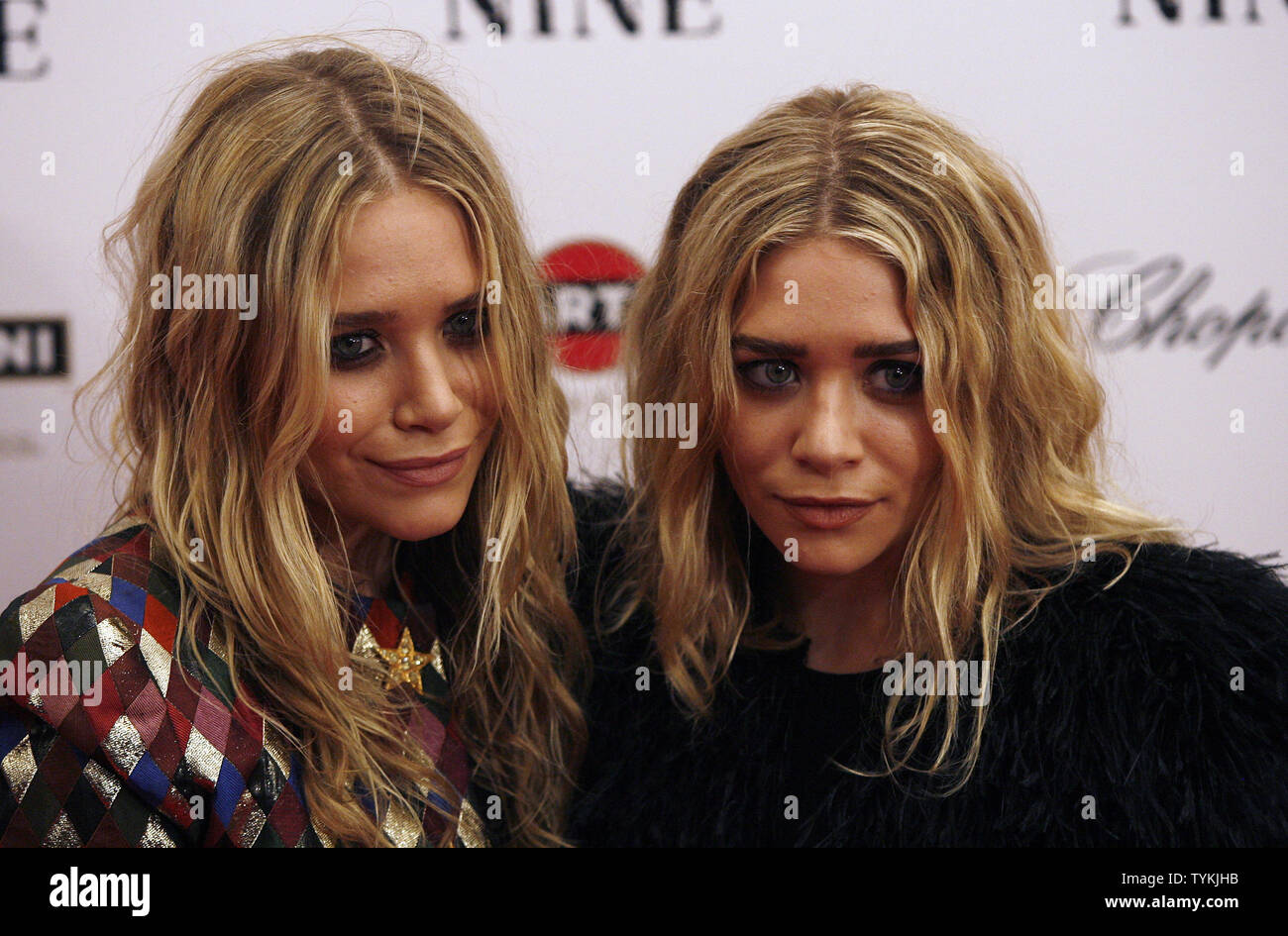 Actress Mary Kate Olsen And Ashley Olsen Arrive On The Red Carpet
