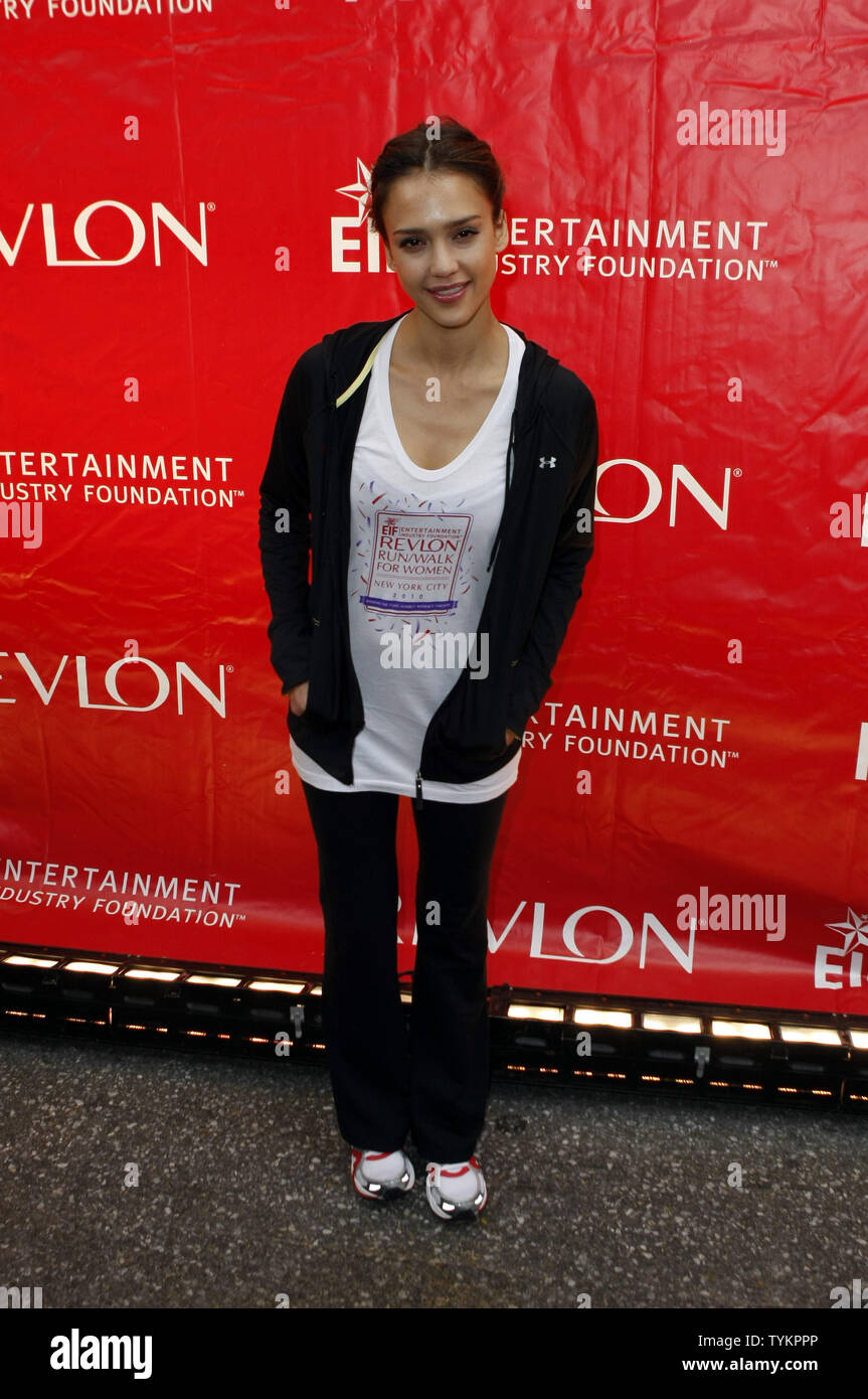 Jessica Alba arrives at the 13th Annual Entertainment Industry ...