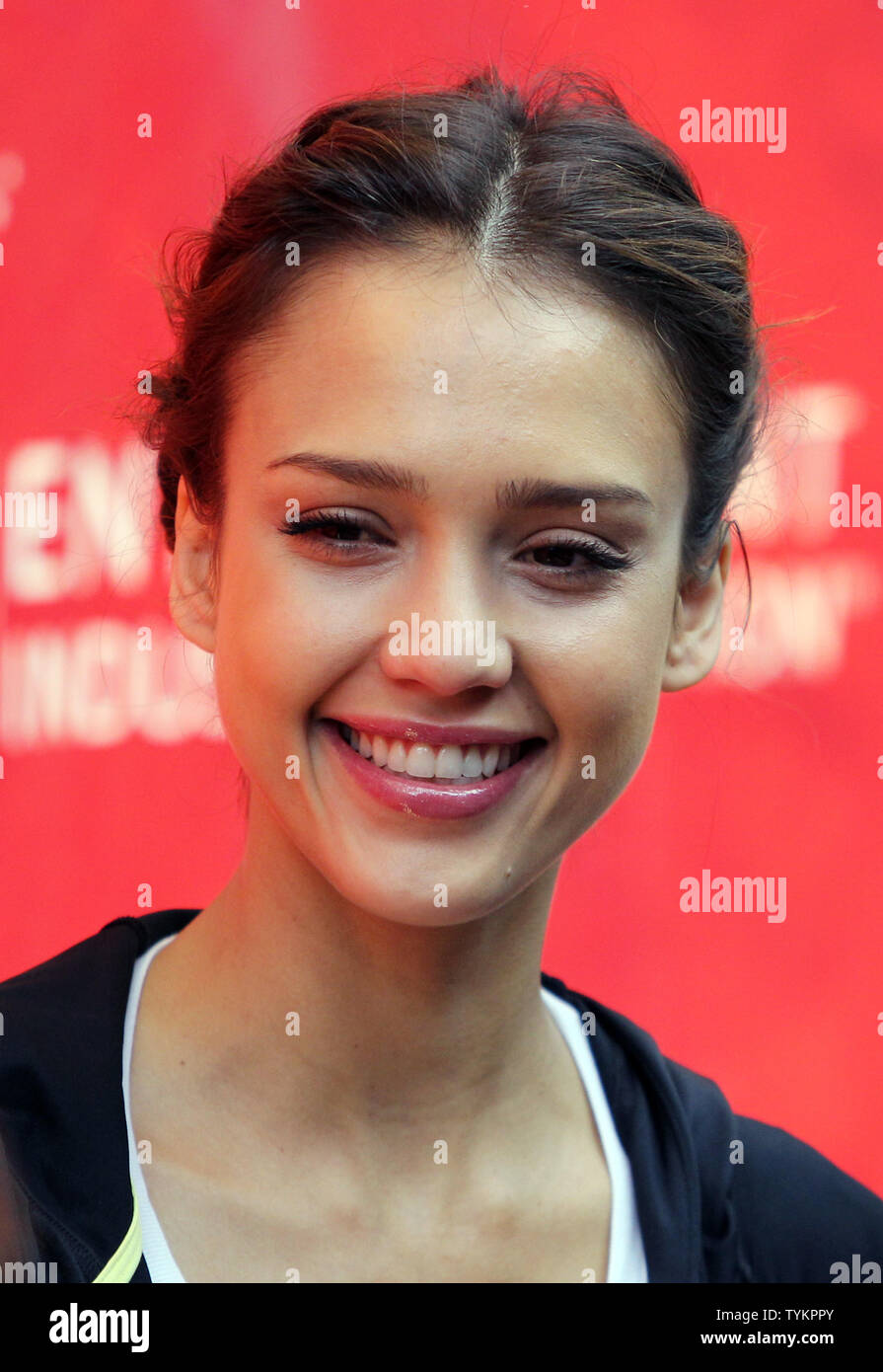 Jessica Alba arrives at the 13th Annual Entertainment Industry ...