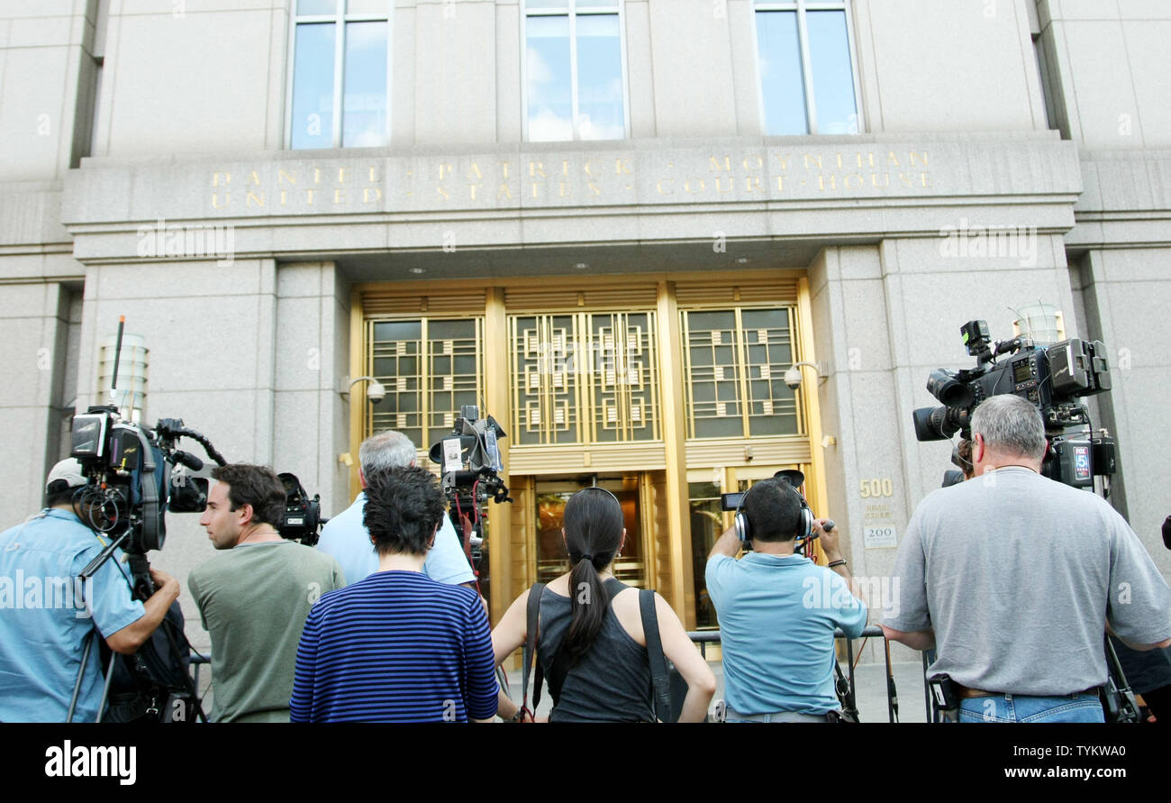 Media gathers outside of the Federal Courthouse after Time Square bombing suspect Faisal Shahzad pleaded guilty on terror and weapons charges June 21, 2010 in New York.  A federal grand jury has returned a 10-count indictment charging Shahzad, an American citizen, for allegedly driving a car bomb, which failed to explode, into Times Square on May 1, 2010.      (UPI Photo/Monika Graff) Stock Photo