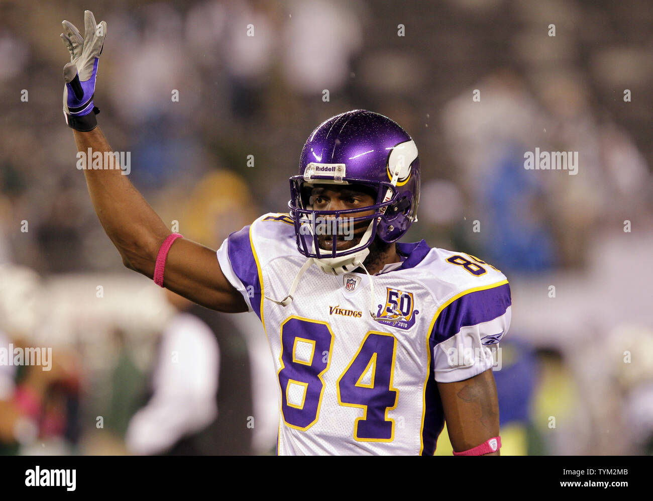 Minnesota Vikings Randy Moss raises his hand during warm-ups before the  game against the New York Jets in week 5 of the NFL season at New  Meadowlands Stadium in East Rutherford, New