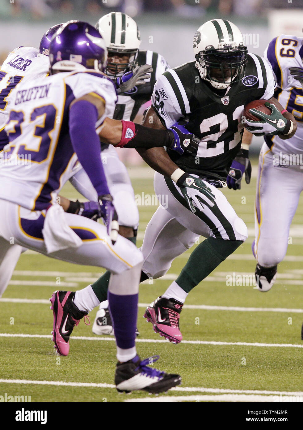 new-york-jets-ladainian-tomlinson-carries-the-ball-in-the-third-quarter-against-the-minnesota-vikings-in-week-5-of-the-nfl-season-at-new-meadowlands-stadium-in-east-rutherford-new-jersey-on-october-11-2010-the-jets-defeated-the-vikings-29-20-upi-john-angelillo-TYM2MR.jpg
