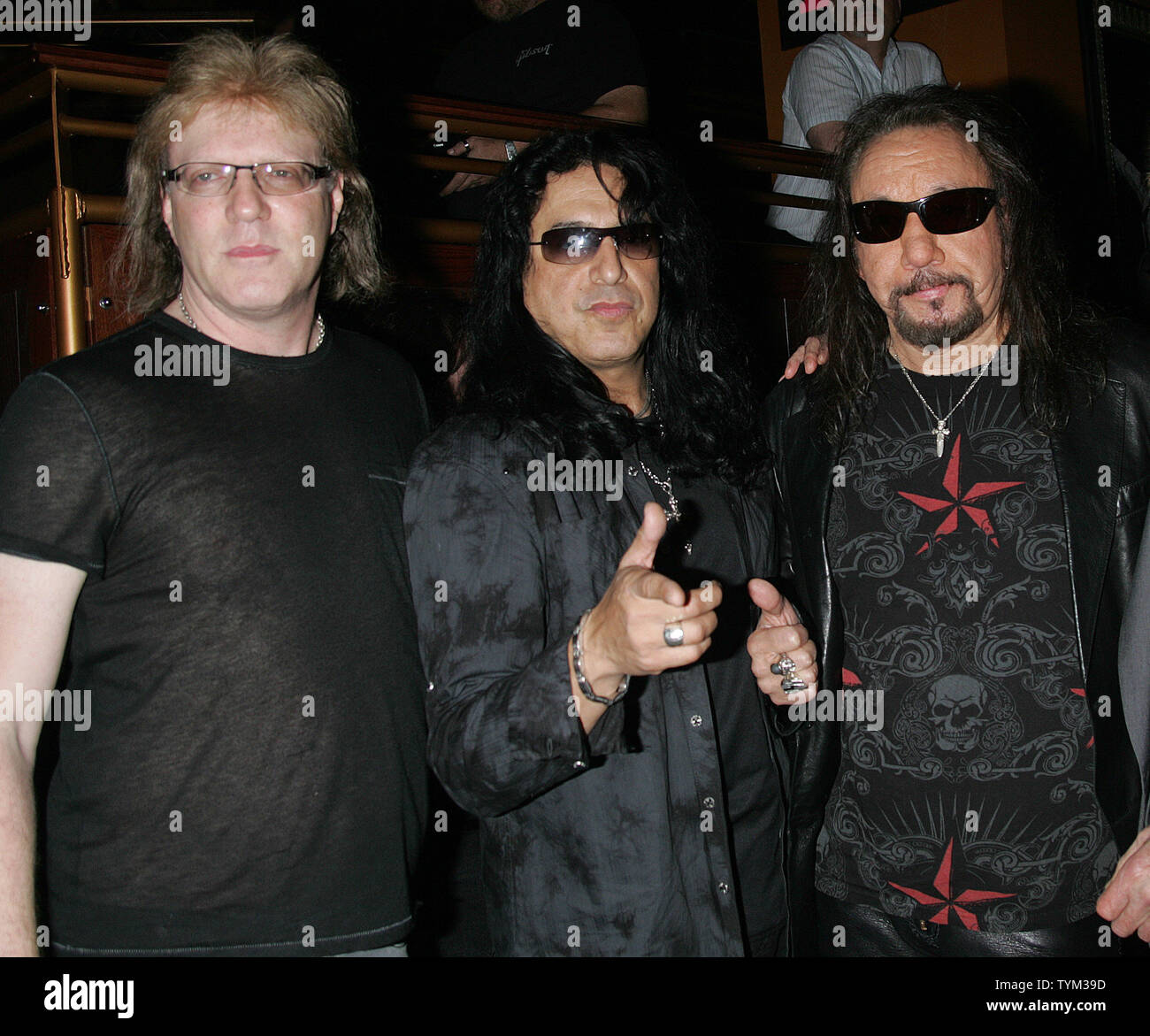 L R Jay Jay French Eddie Ojeda And Ace Frehley Attend The Gibson Guitar Press Conference At Hard Rock Cafe In New York On October 28 10 Upi Laura Cavanaugh Stock Photo Alamy L R Jay Jay French Eddie Ojeda And Ace Frehley Attend The Gibson Guitar Press Conference At Hard Rock Cafe In New York On October 28 10 Upi Laura Cavanaugh Stock Photo Alamy