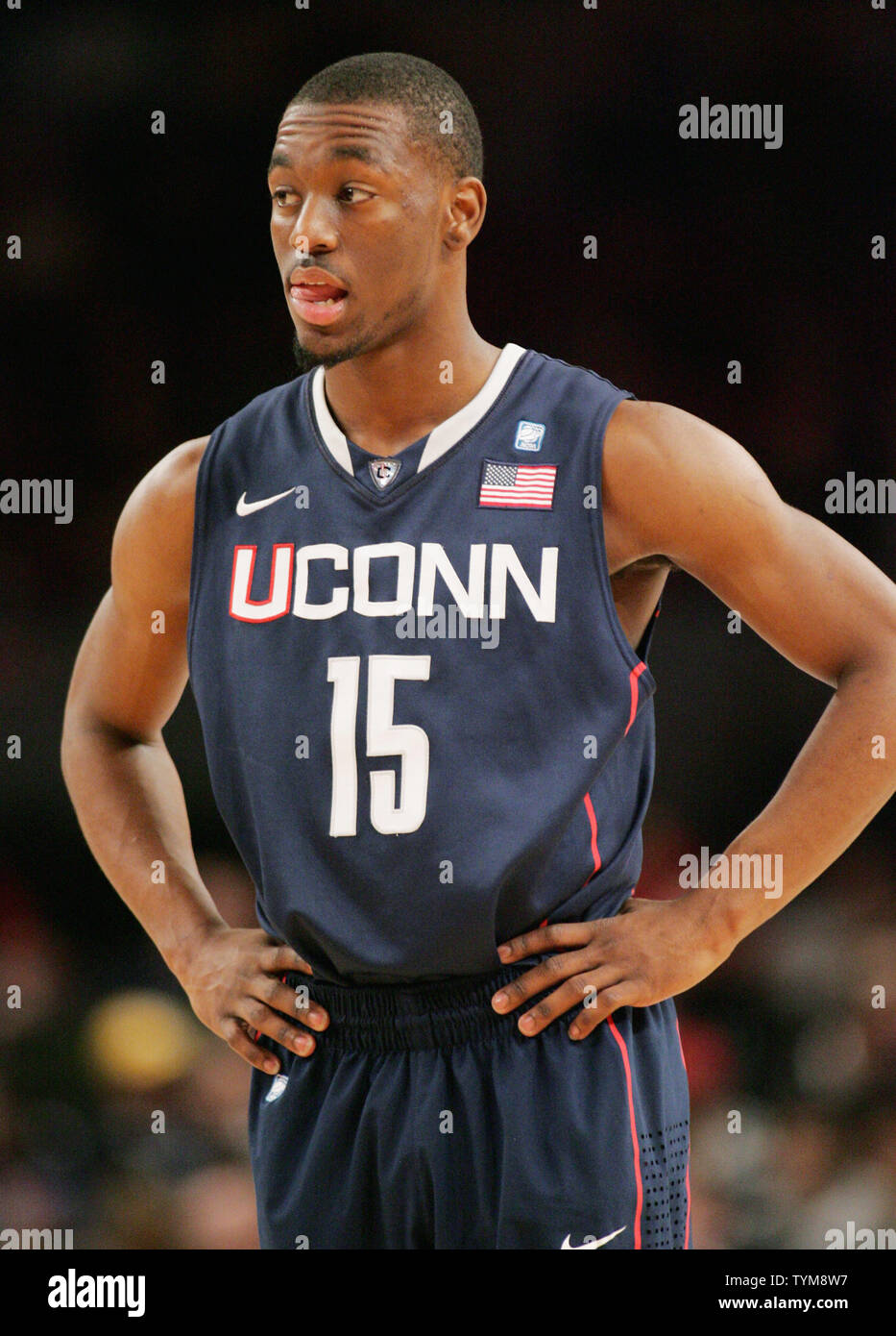 kemba walker connecticut jersey