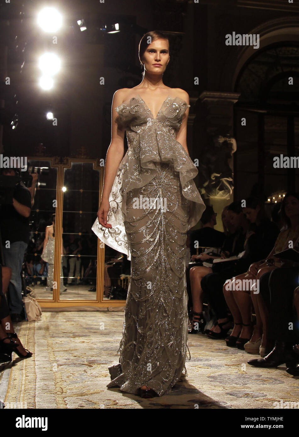 Marchesa fashion show hi-res stock photography and images - Alamy