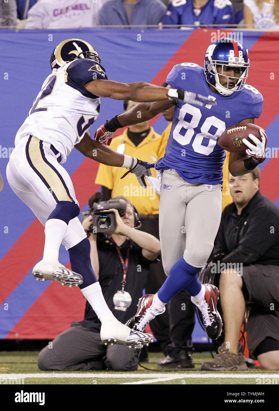 St. Louis Rams Bradley Fletcher defends New York Giants Hakeem Nicks who  tries to make a one handed catch yards in the first quarter in week 2 of  the NFL season at