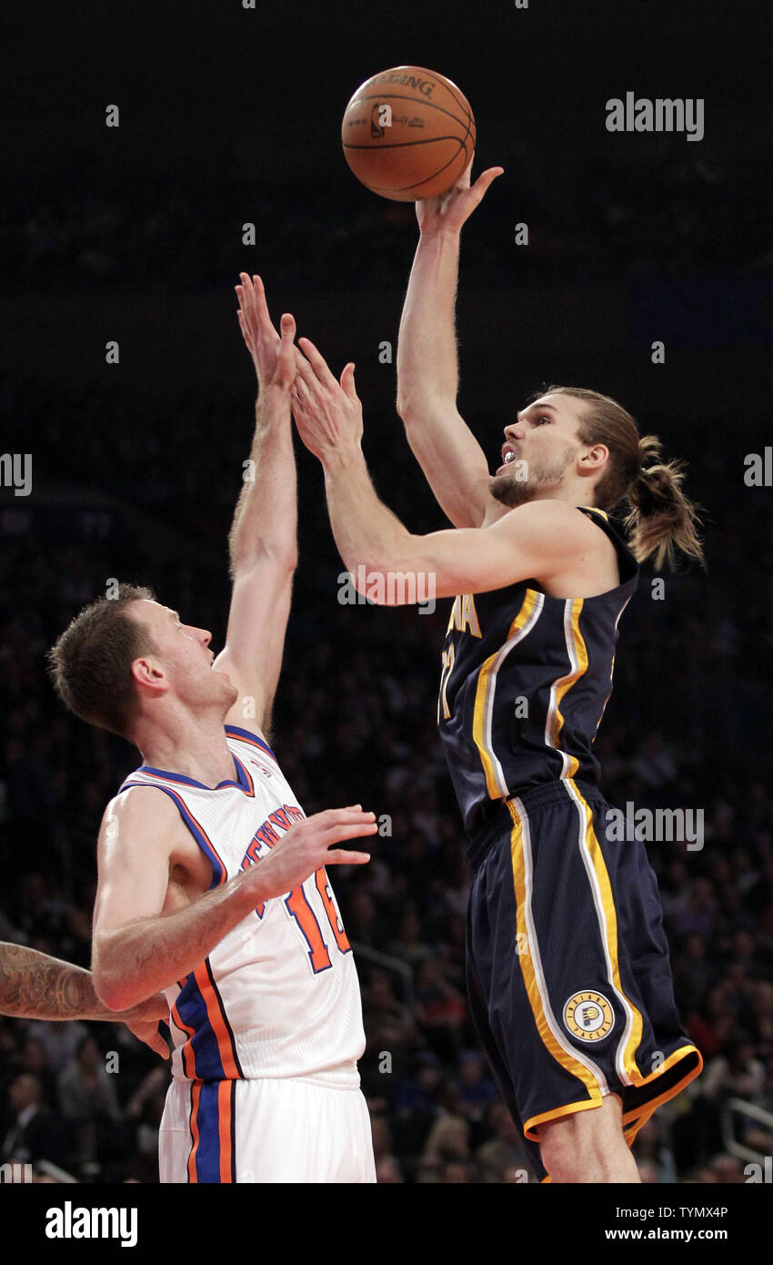 Indiana Pacers Lou Amundson Shoots Over New York Knicks Steve Novak In The First Quarter At Madison Square Garden In New York City On March 16 2012 Upi John Angelillo Stock Photo Alamy