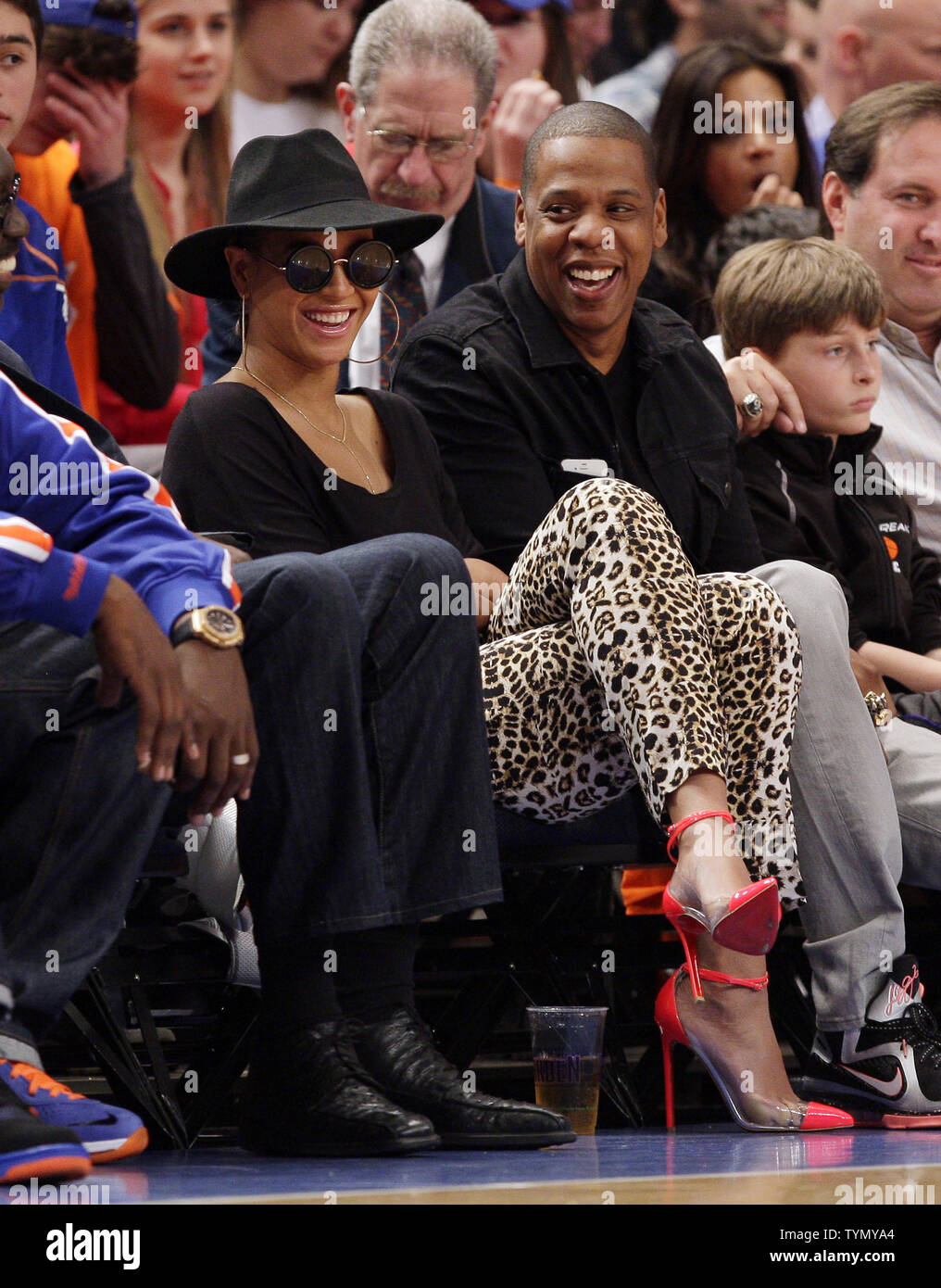 Jay- Z and Beyonce watch the Miami Heat play the New York Knicks