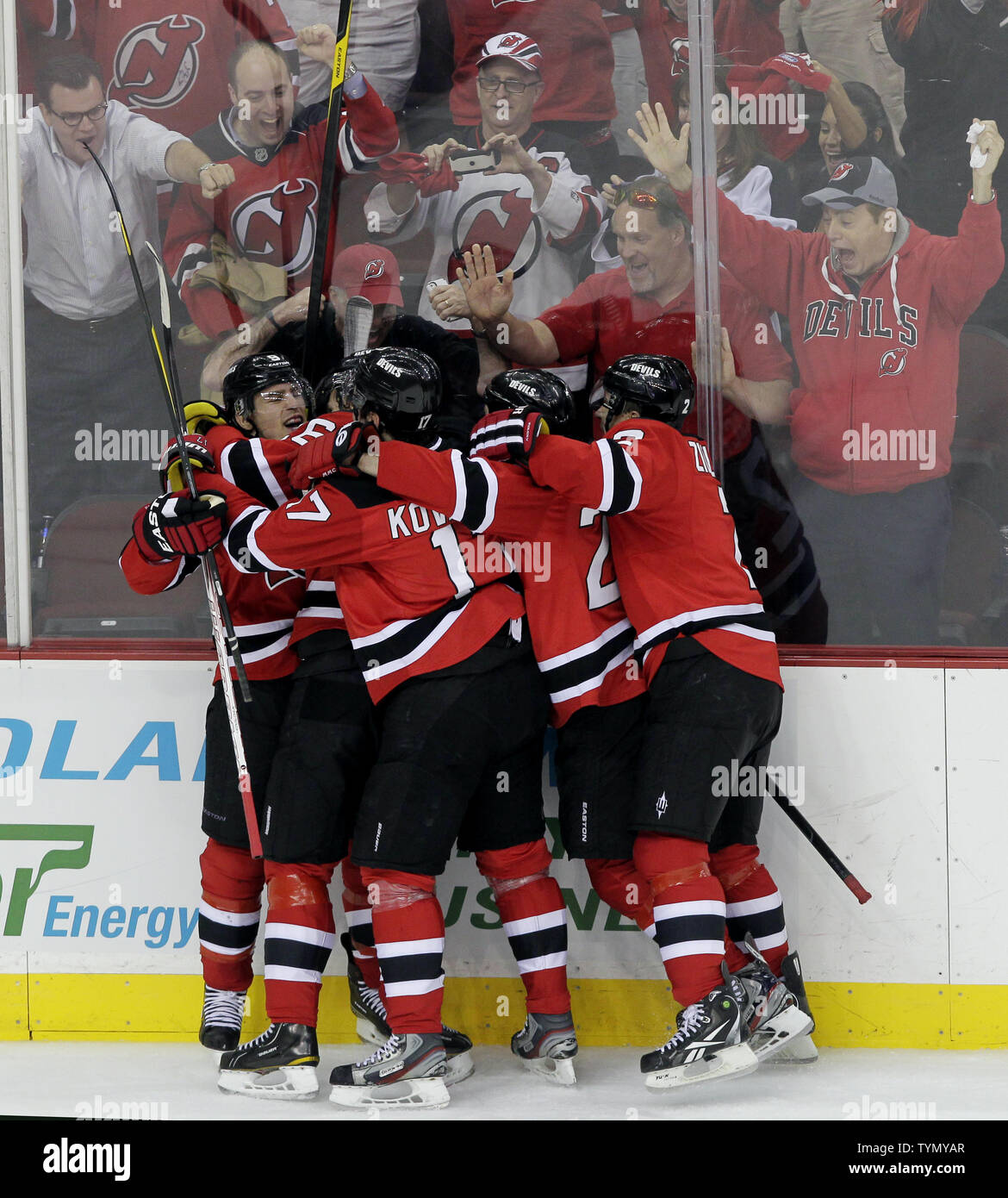 Photo: New Jersey Devils Patrik Elias reacts with Zach Parise