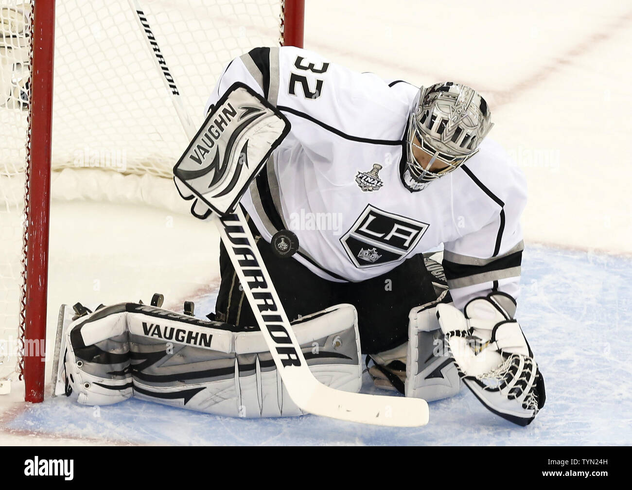Los Angeles Kings goaltender Jonathan Quick makes a glove save on