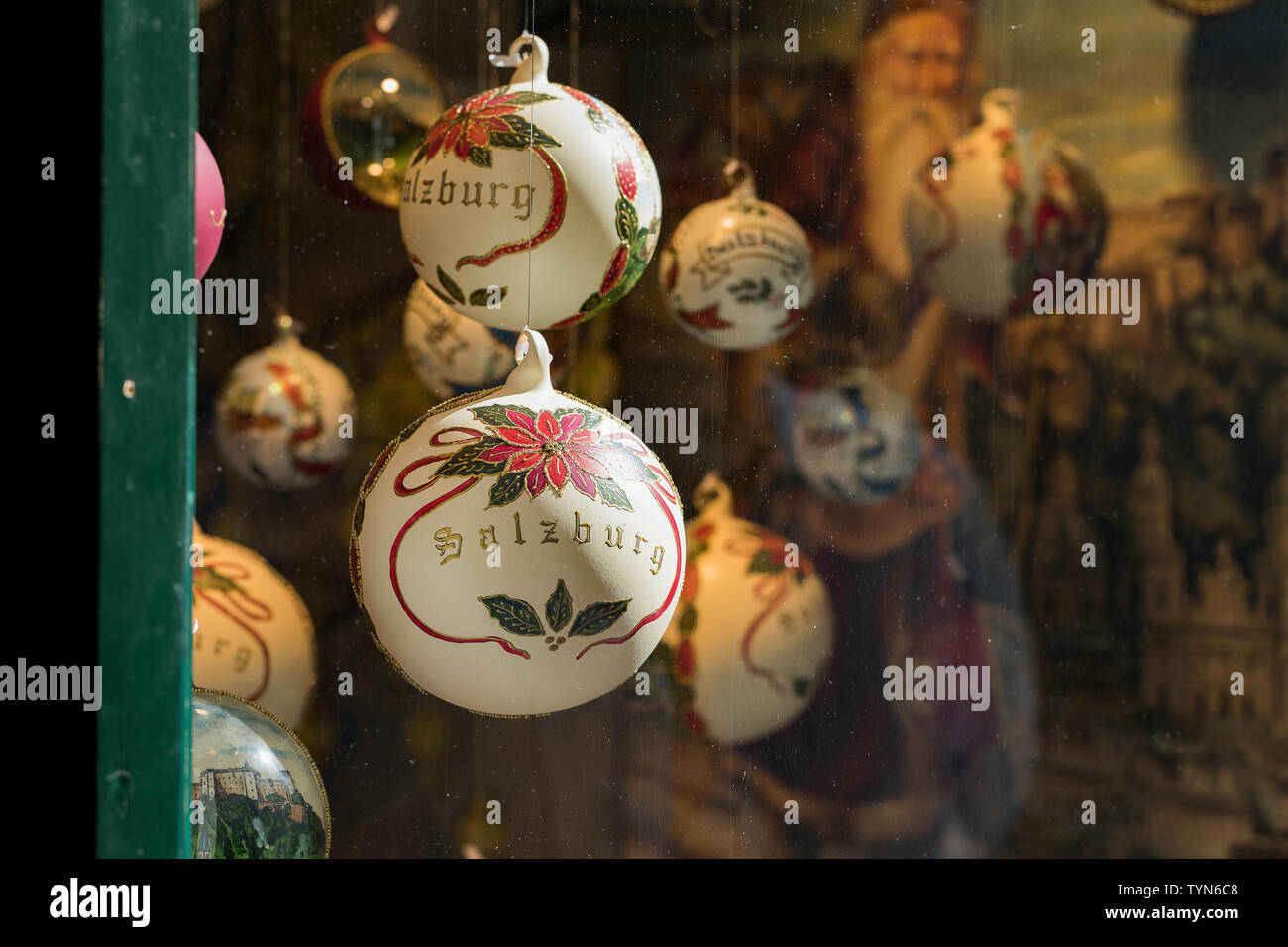 Christmas balls hanging hires stock photography and images Alamy