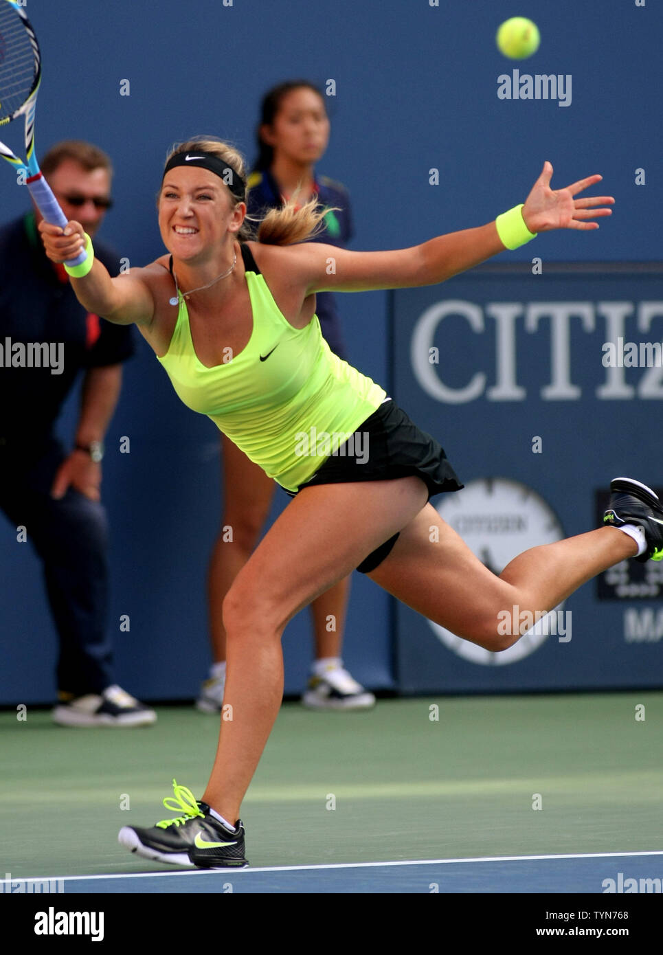 Victoria Azarenka Belarus Returns The Ball To Serena Williams Usa In The First Set Of Their