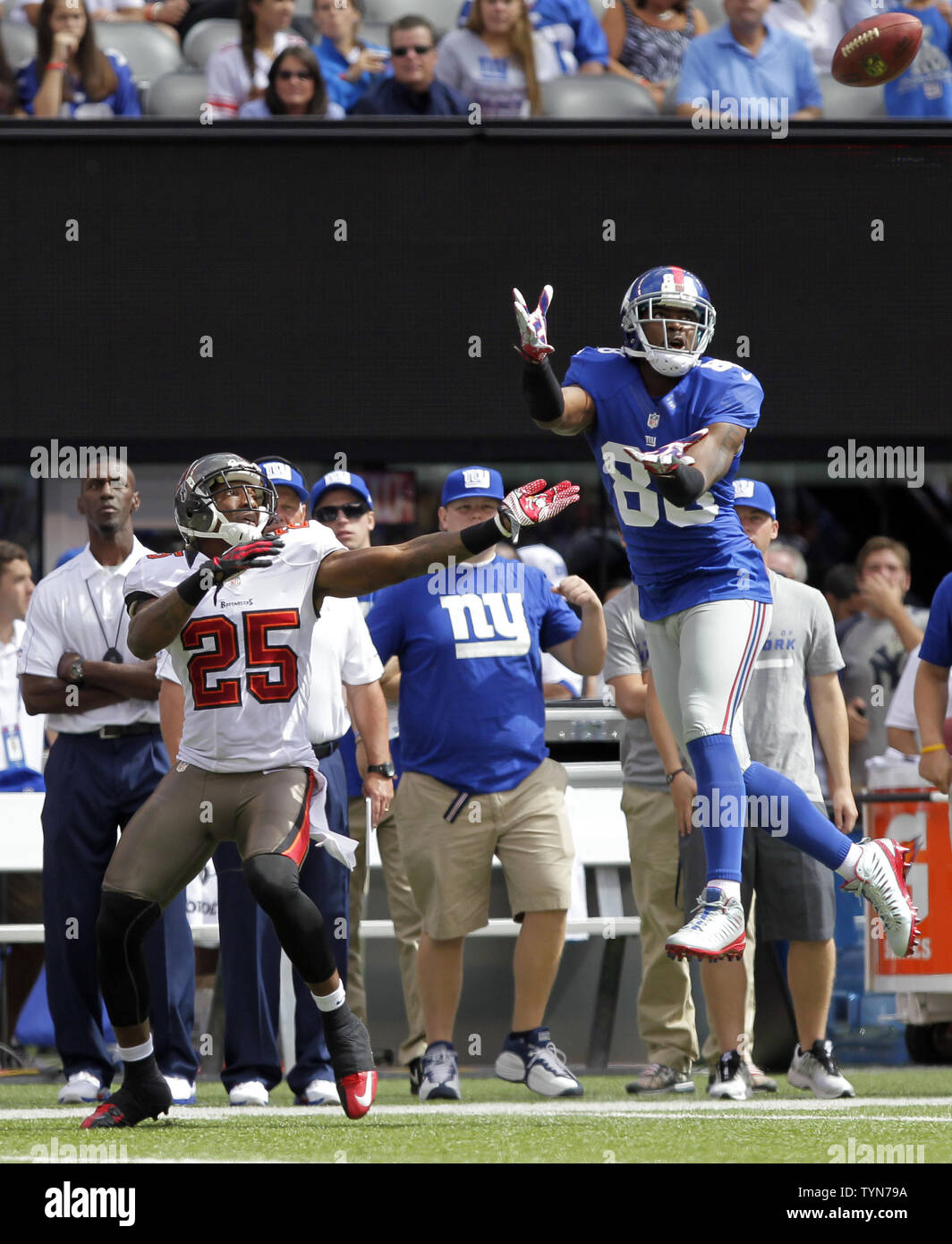 16 September 2012: Tampa Bay Buccaneers cornerback Aqib Talib (25) during a week  2 NFL NFC matchup between the Tampa Bay Buccaneers and New York Giant Stock  Photo - Alamy