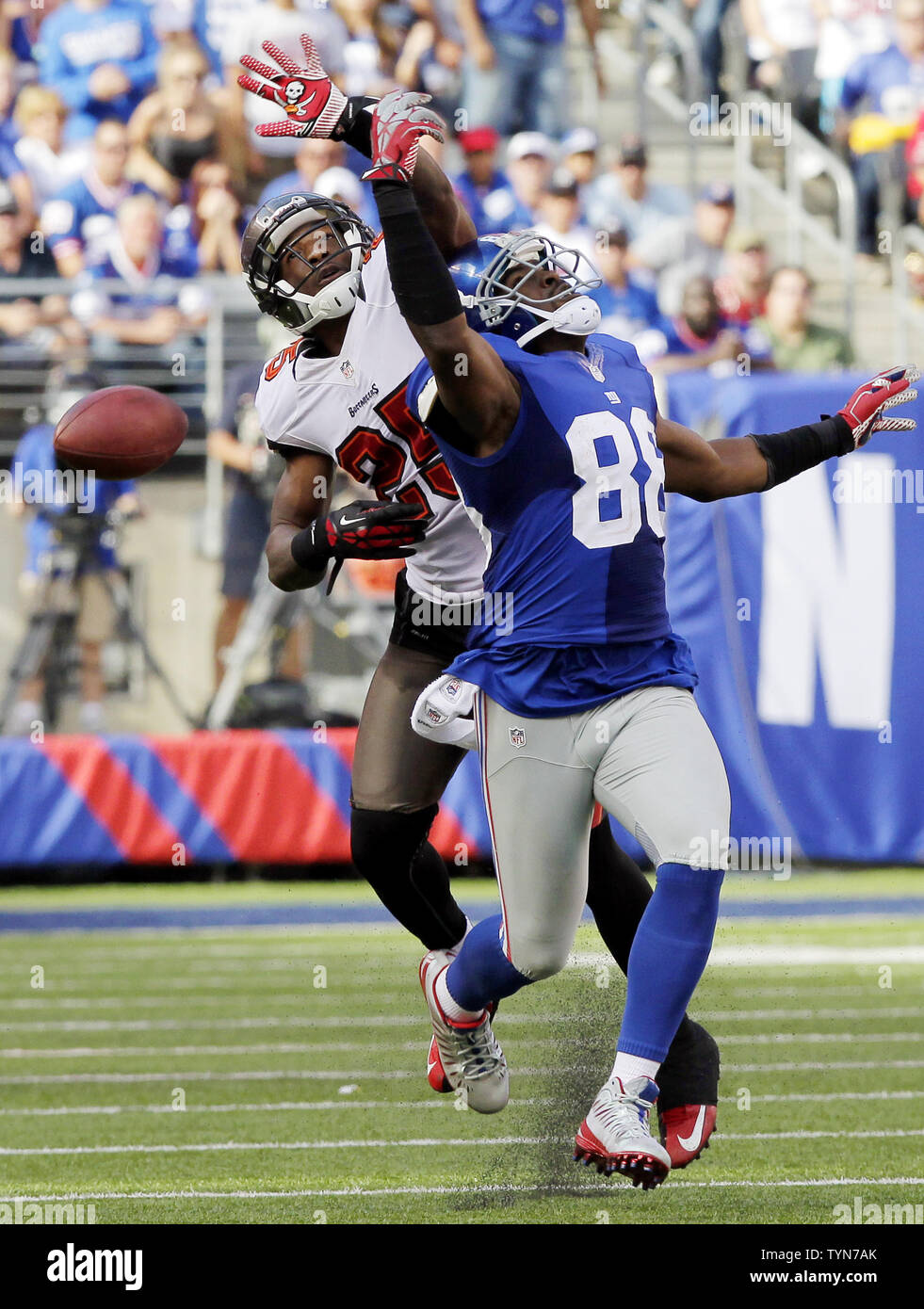 16 September 2012: Tampa Bay Buccaneers cornerback Aqib Talib (25) during a week  2 NFL NFC matchup between the Tampa Bay Buccaneers and New York Giant Stock  Photo - Alamy