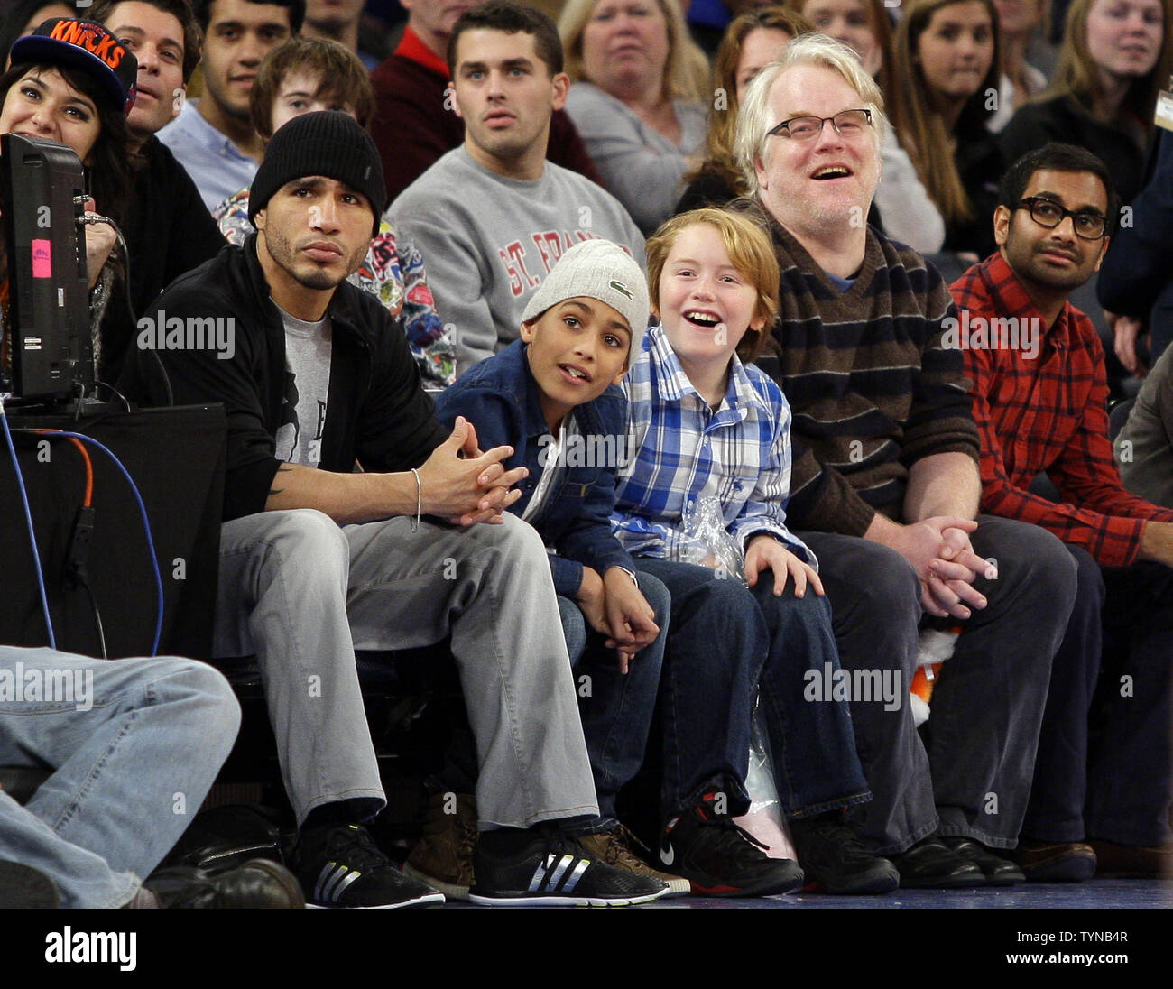 Miquel Cotto and Philip Seymour Hoffman watch the New York Knicks play the  Detroit Pistons at Madison Square Garden in New York City on November 25,  2012. UPI/John Angelillo Stock Photo - Alamy