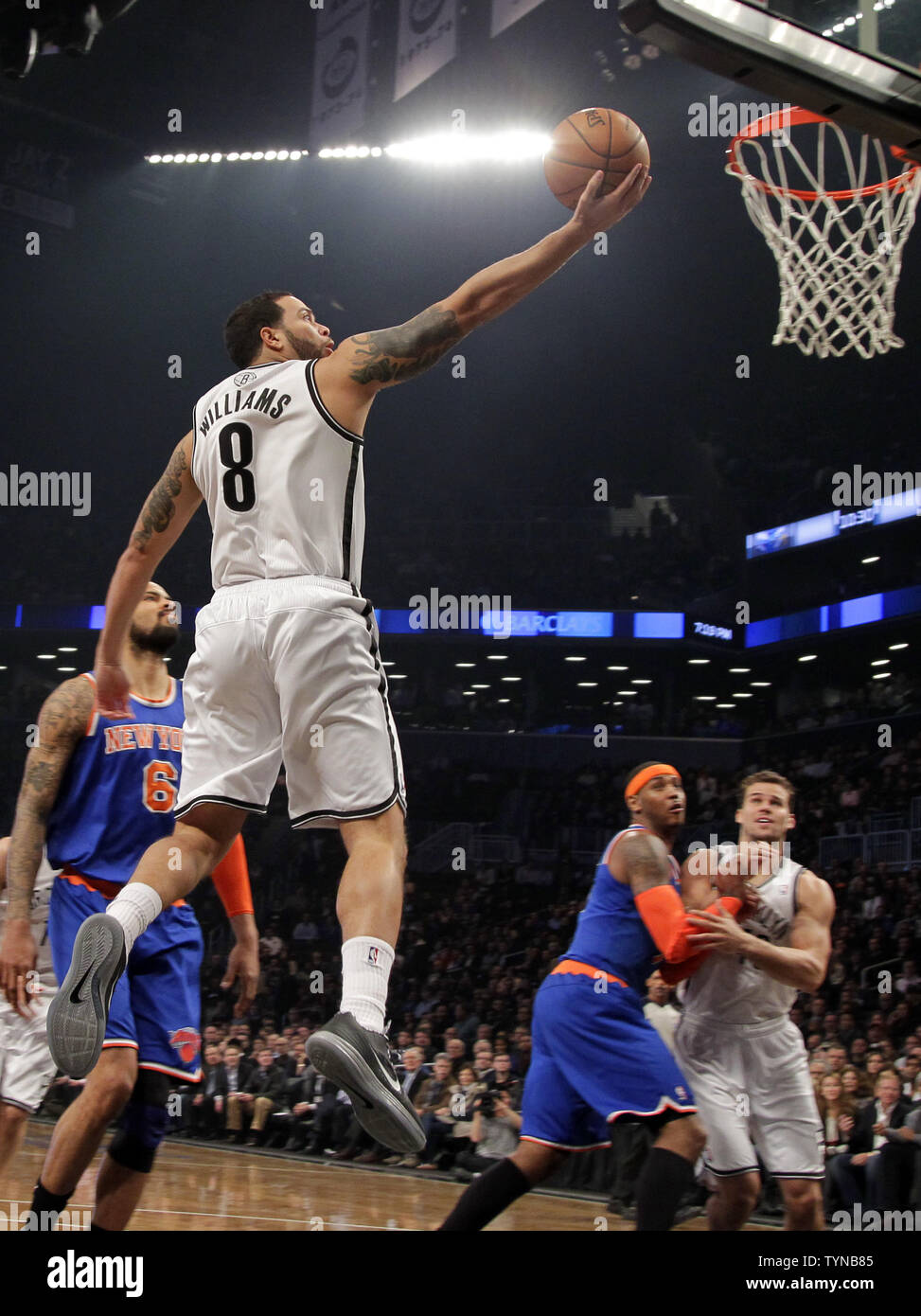 Brooklyn Nets Deron Williams drives to the basket in the first quarter  against the New York, image size:973x1390