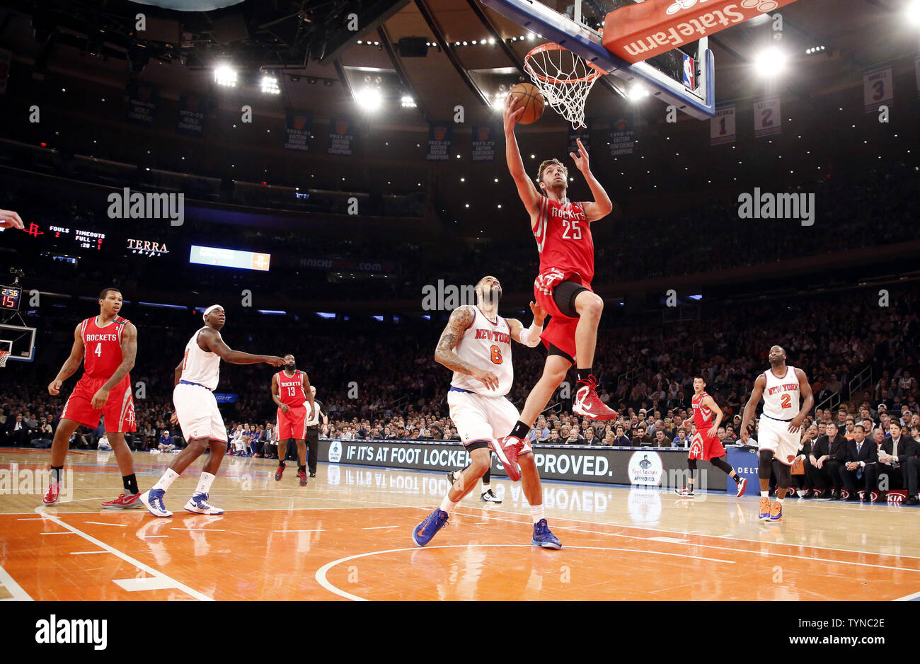 Лэй-ап. Лей ап в баскетболе техника. Лай ап. Бросок стива нэша. Техника броска в баскетболе.