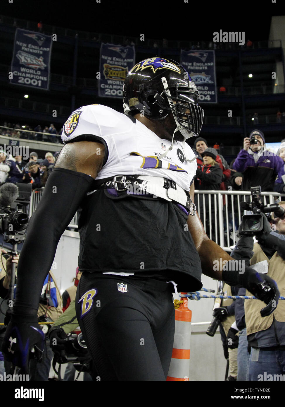 Baltimore Ravens Ray Lewis reacts while walking off of the field