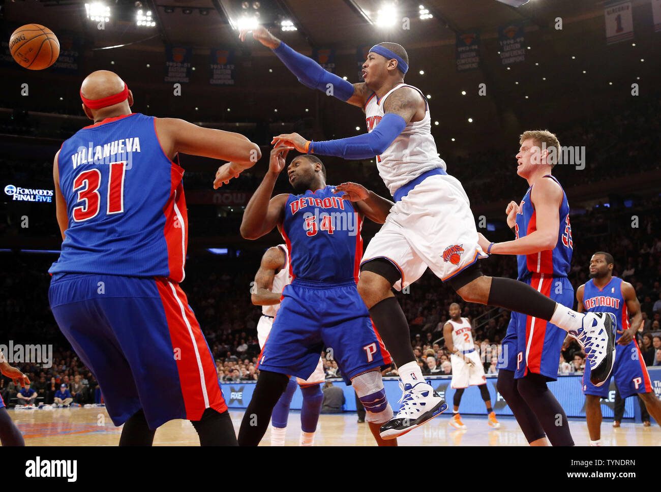 New York Knicks Carmelo Anthony leaps by Detroit Pistons Jason Maxiell and  Charlie Villanueva in the second half at Madison Square Garden in New York  City on February 4, 2013. The Knicks, image size:1300x968