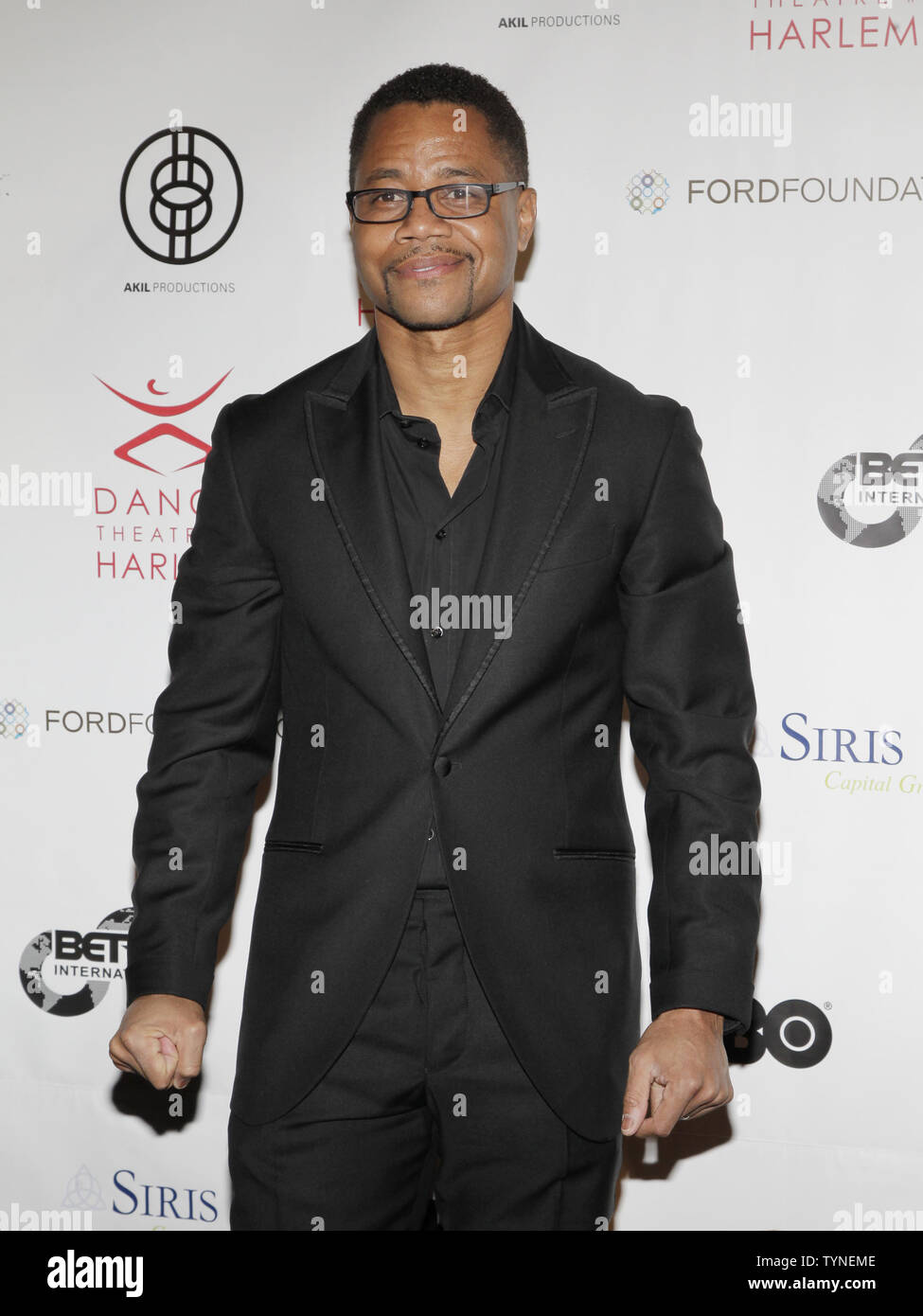 Cuba Gooding Jr. arrives on the red carpet at the Dance Theatre of