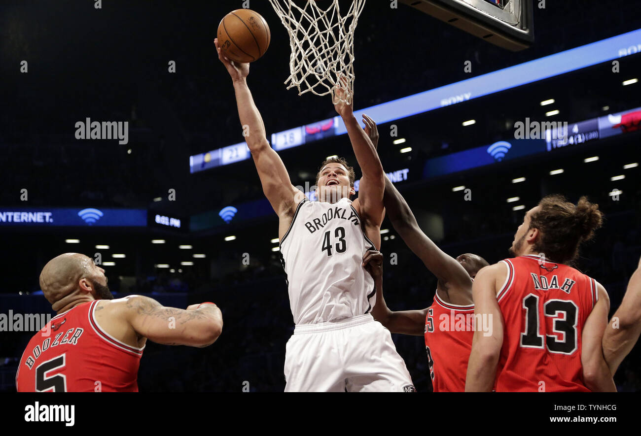 Joakim noah kris humphries hi-res stock photography and images - Alamy