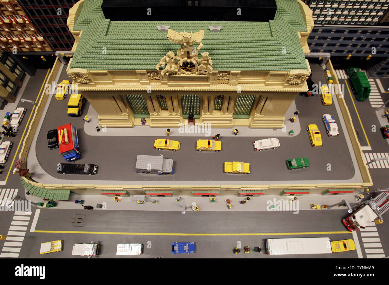 Enhed vil beslutte Minimer A model of Grand Central Station built in LEGO pieces is surrounded by  other New York City landmarks after an intricately detailed 12 foot-tall  model of One World Trade Center built out